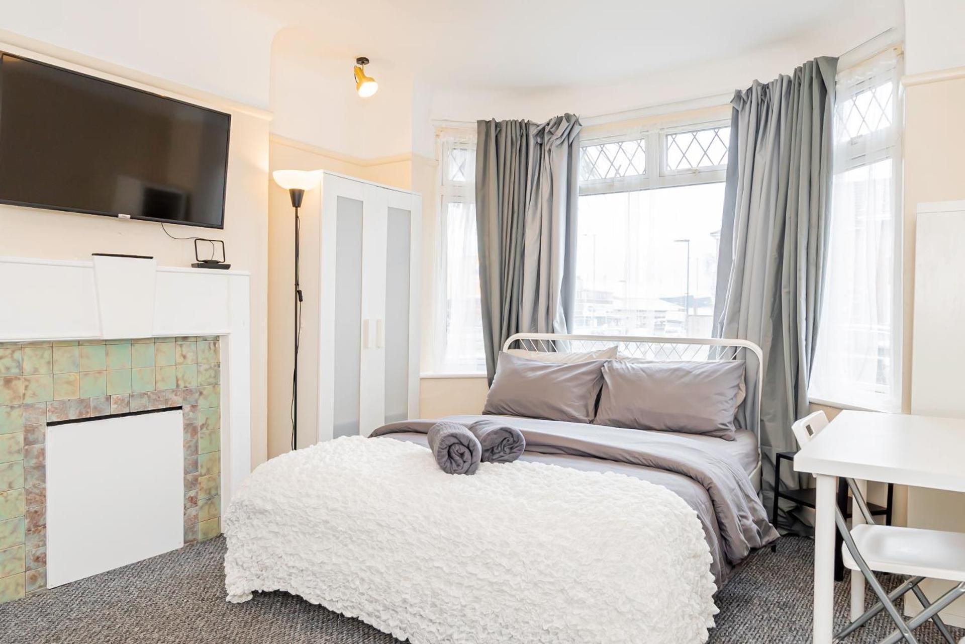 Queen Room with Shared Bathroom