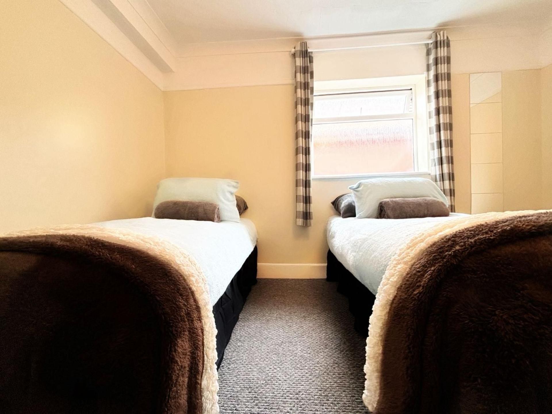 Twin Room with Shared Bathroom