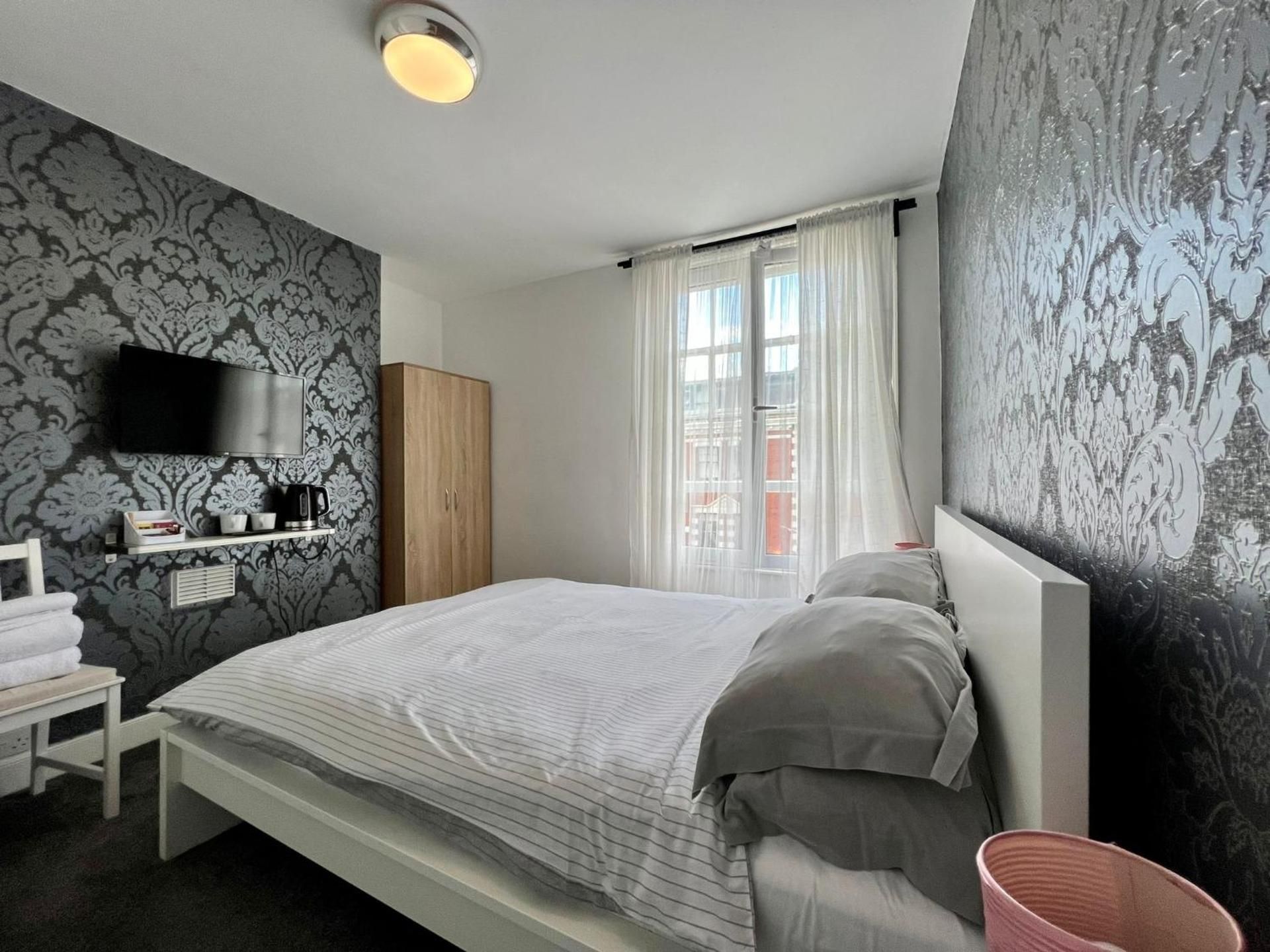 Deluxe Double Room with Shower