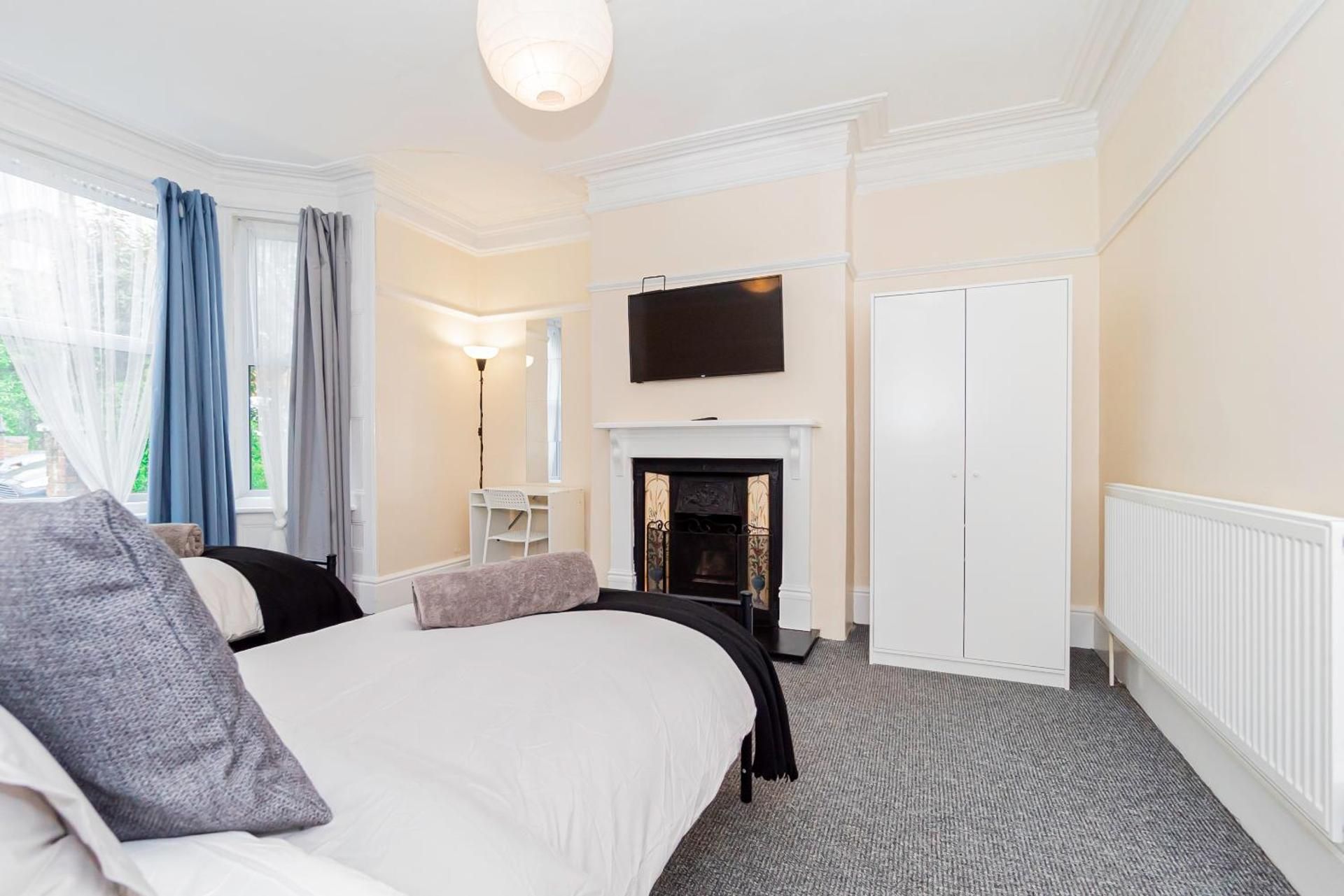 Standard Twin Room with Shared Bathroom