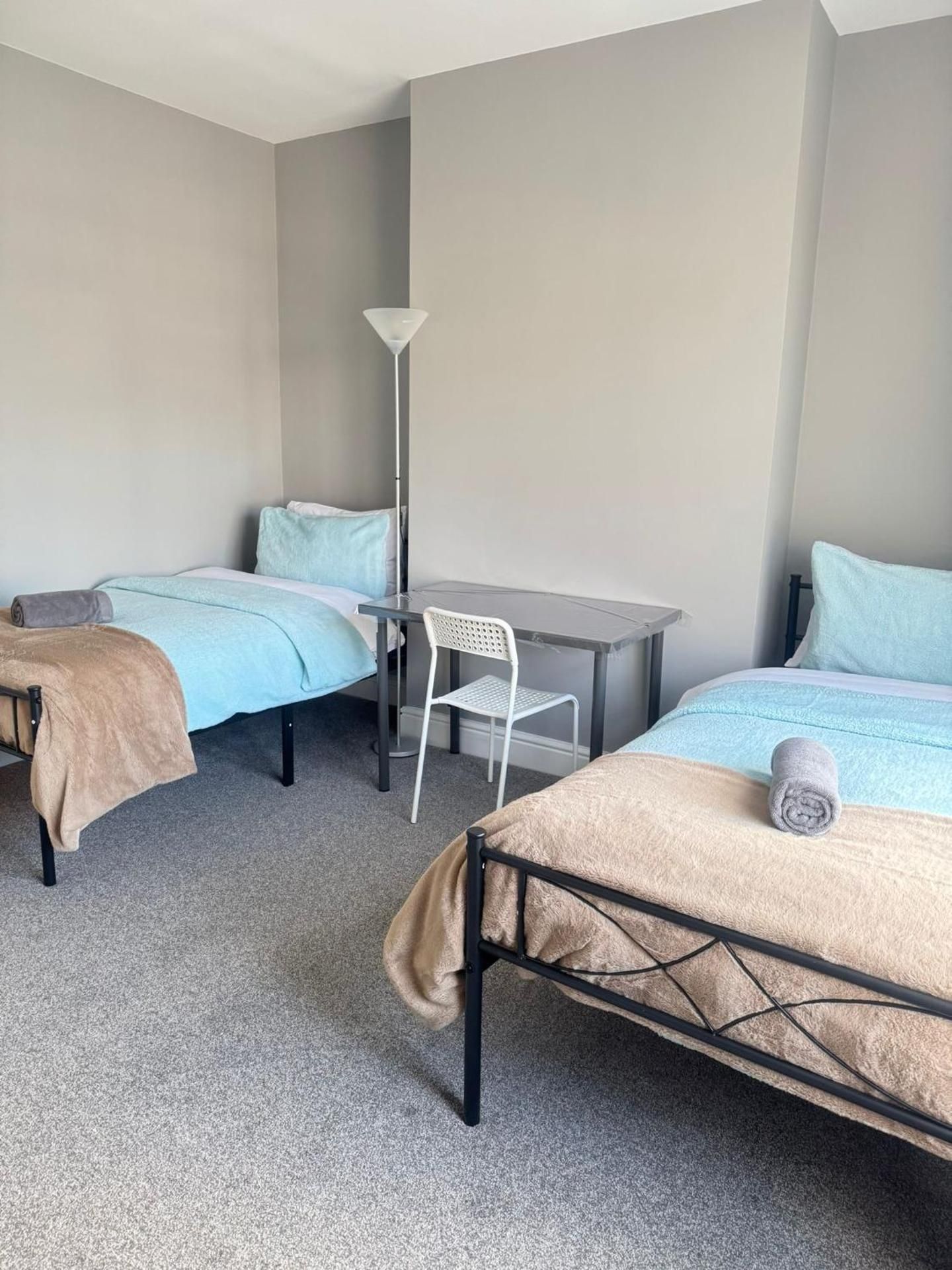 Standard Twin Room with Shared Bathroom