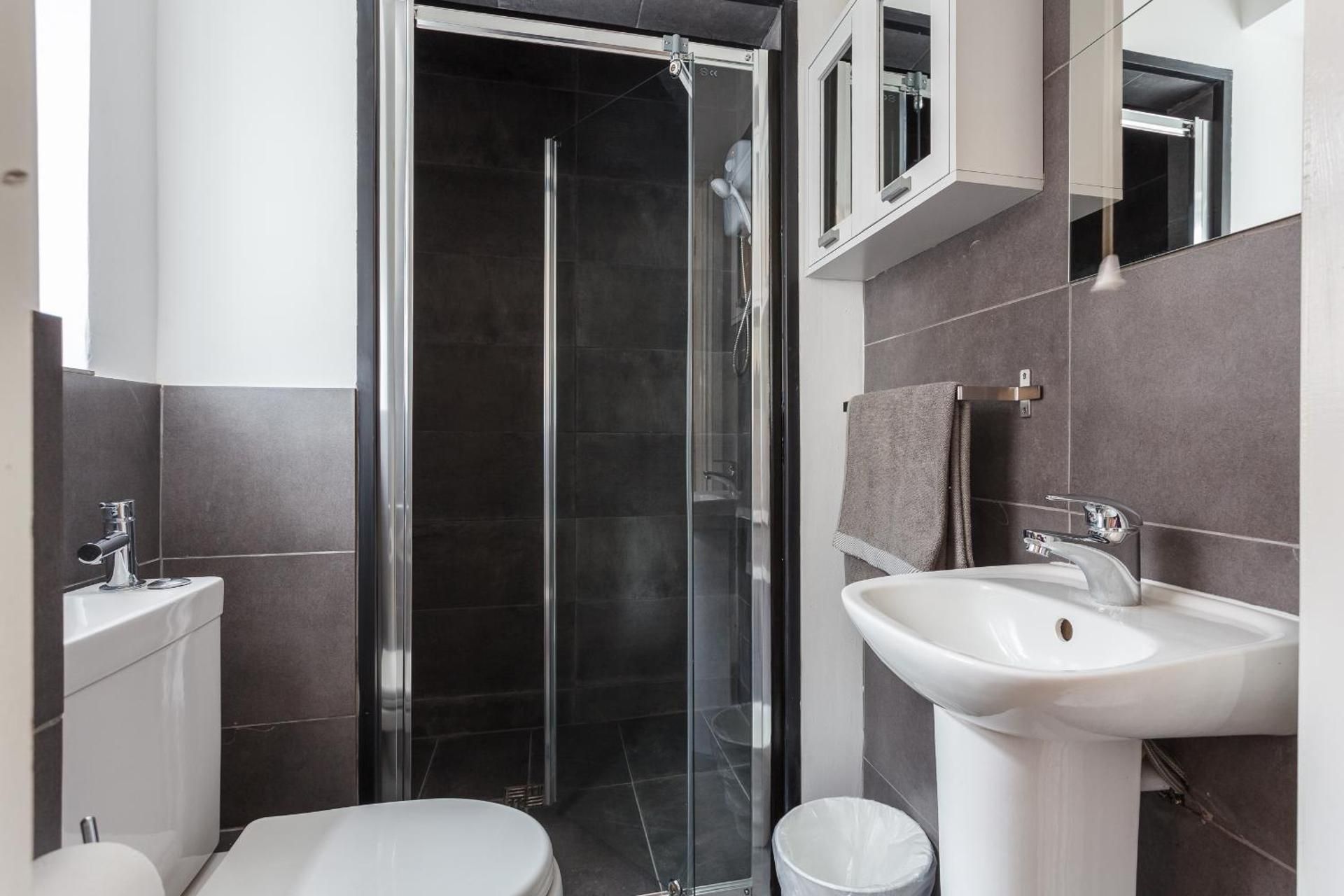 Twin Room with Private Bathroom