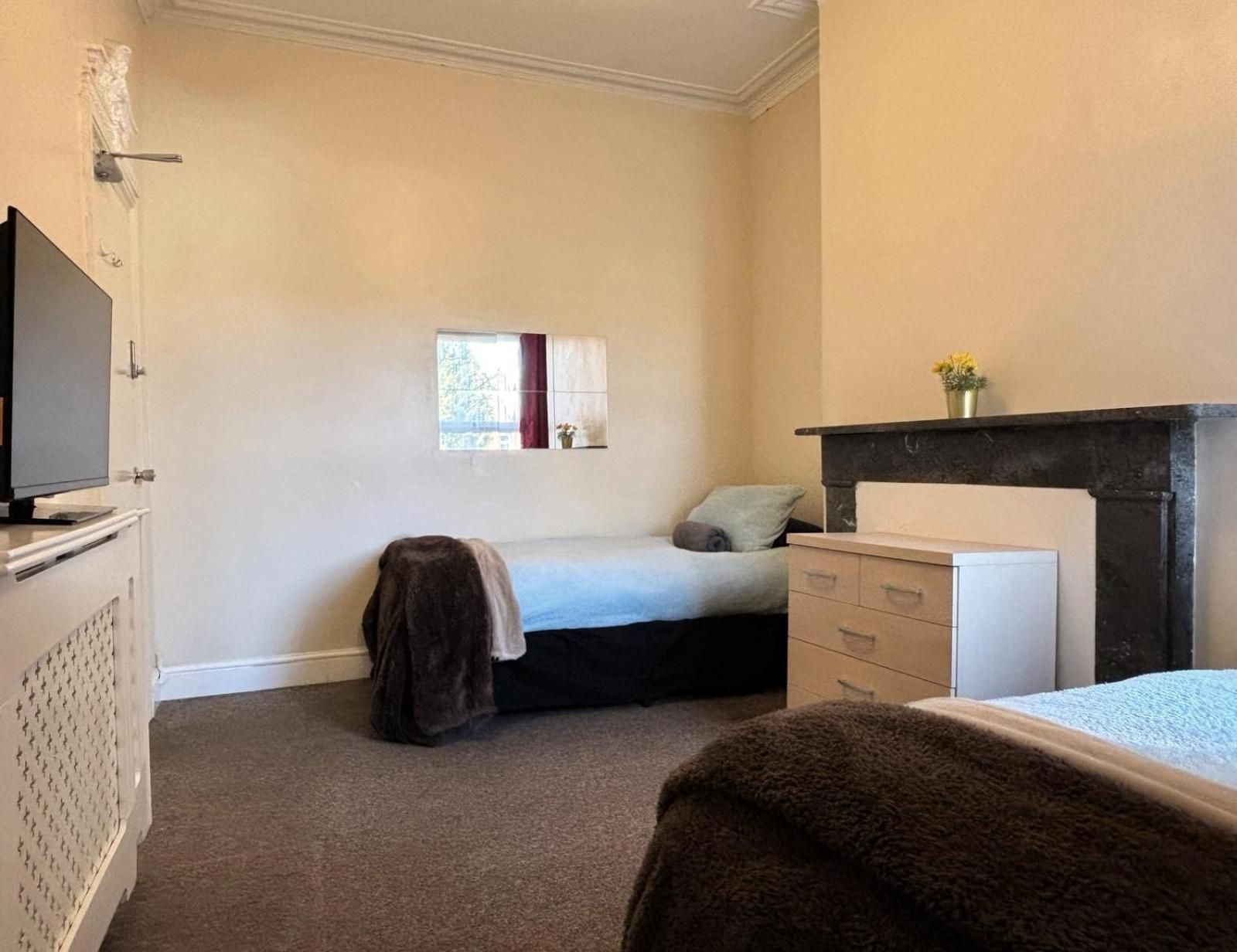 Twin Room with Private Bathroom