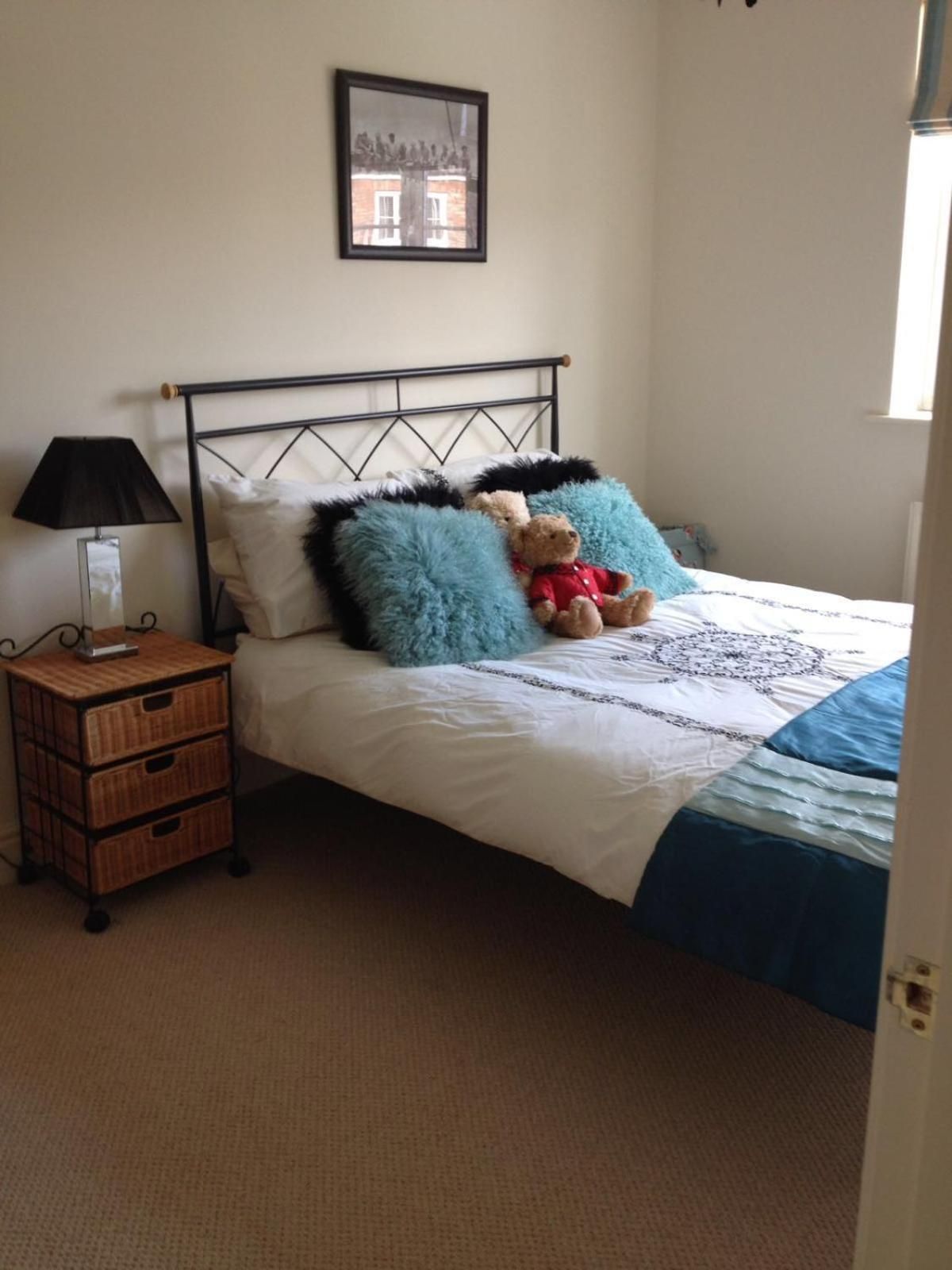 Highbury House, Warm and Welcoming. Double Room with Shared Bathroom