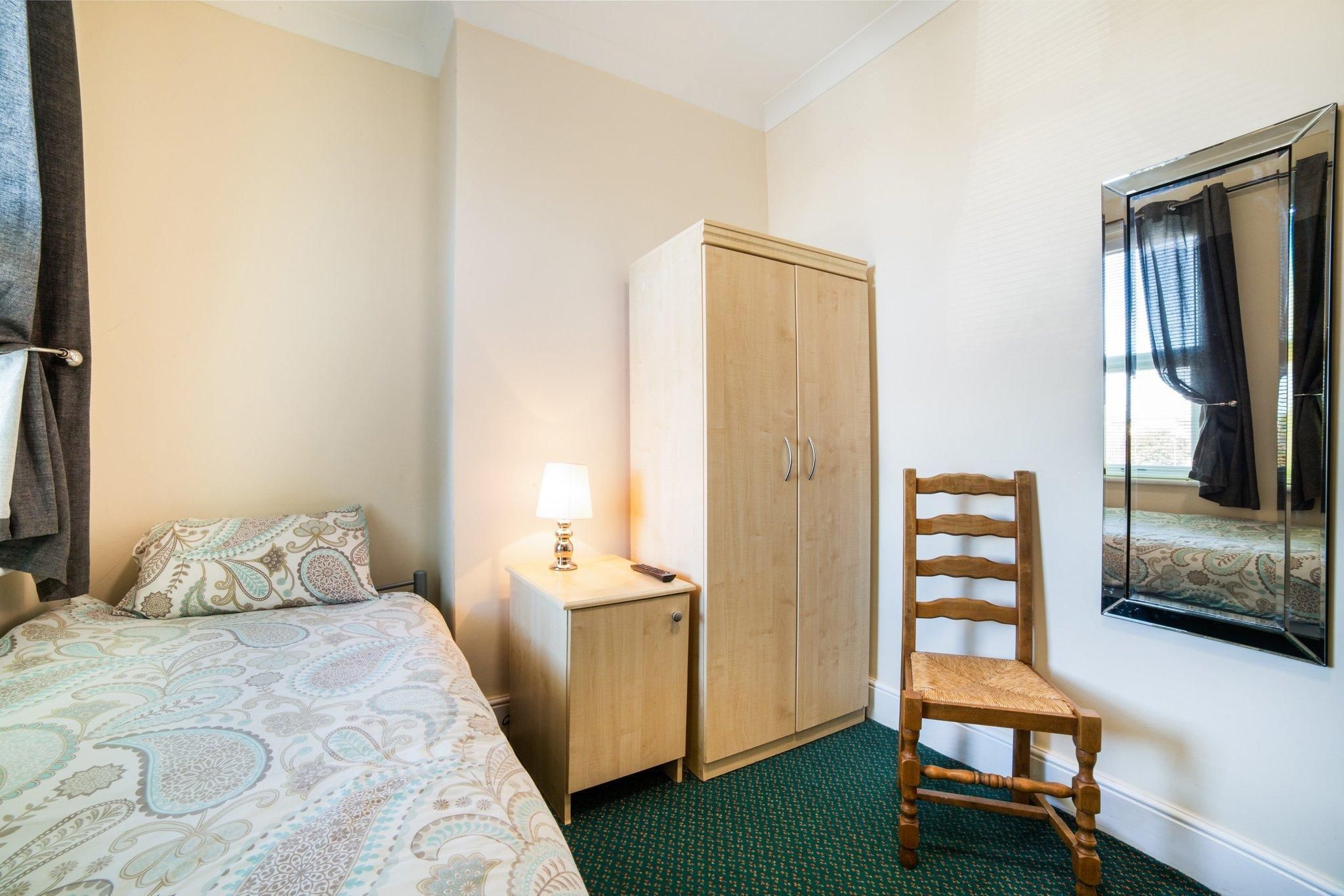 Standard Twin Room with Shared Bathroom