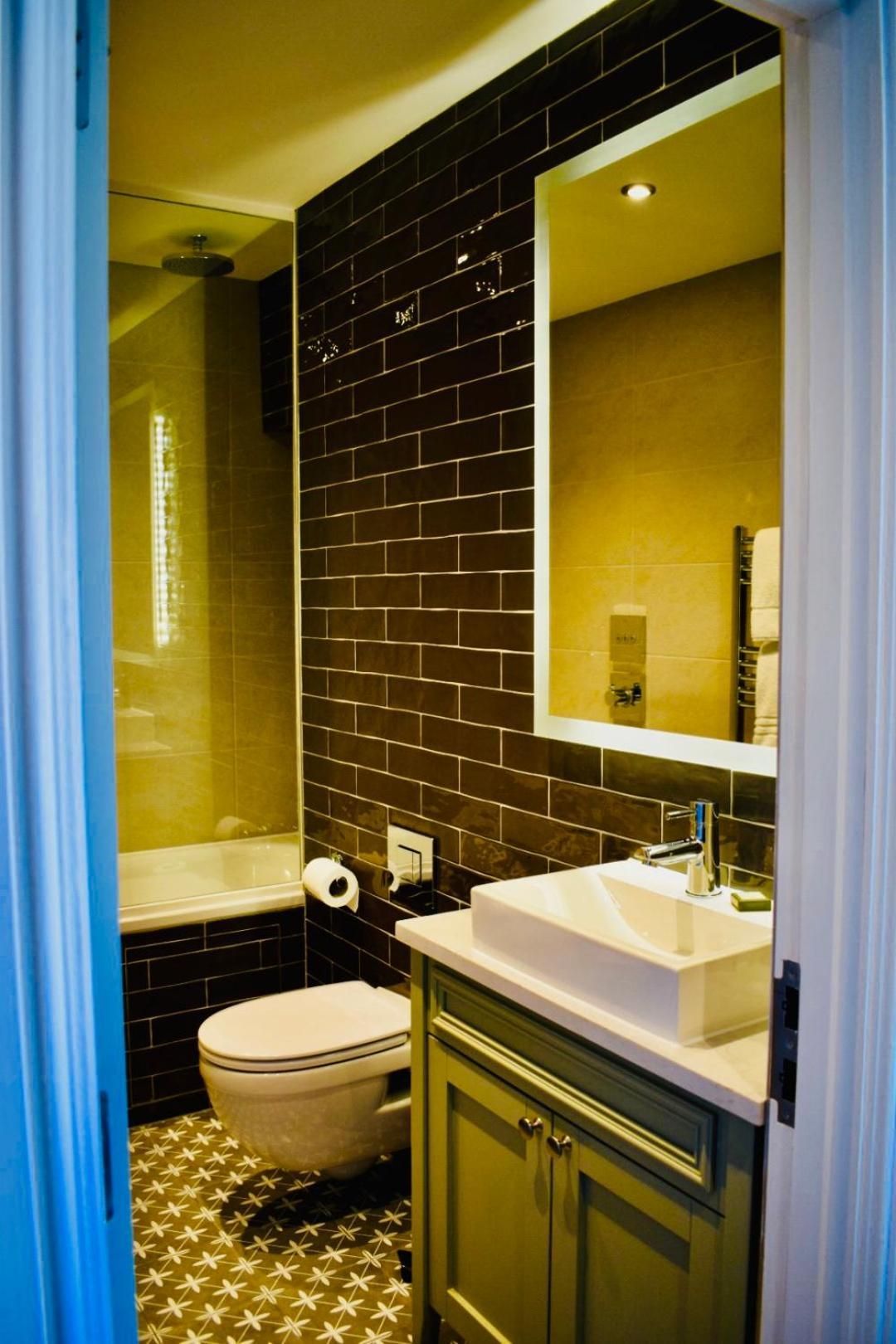 The Devonport Standard King Room 2