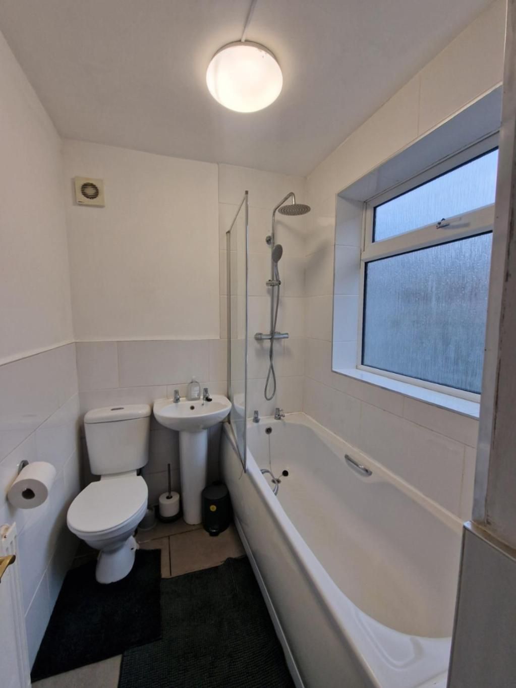 Nice Living Serviced Accommodations 10 Standard Double Room with Shared Bathroom