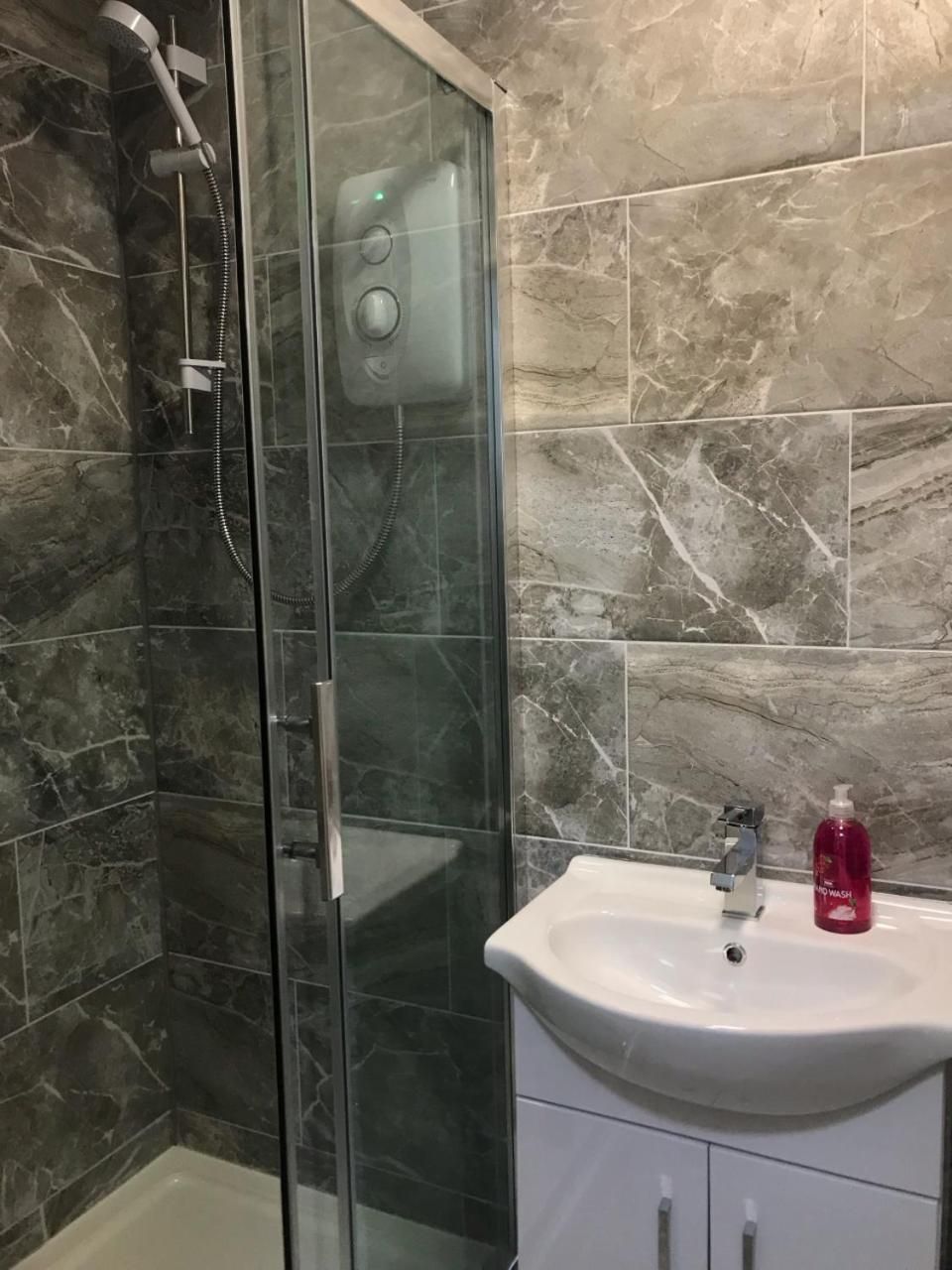 Apartment with Shower