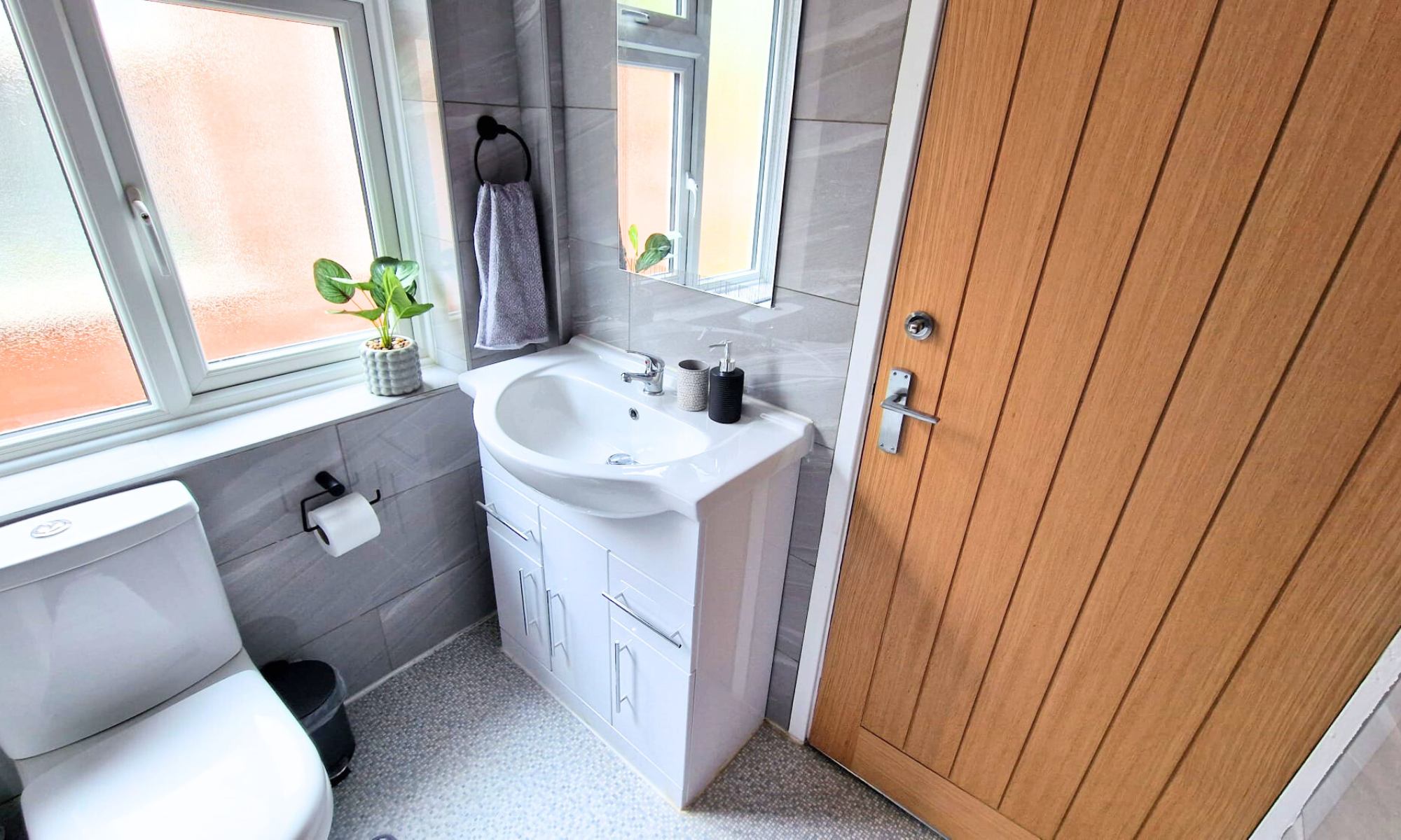 Street View-Apartment-Private Bathroom