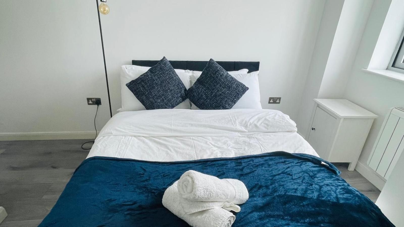 Deluxe One-Bedroom Apartment with City View