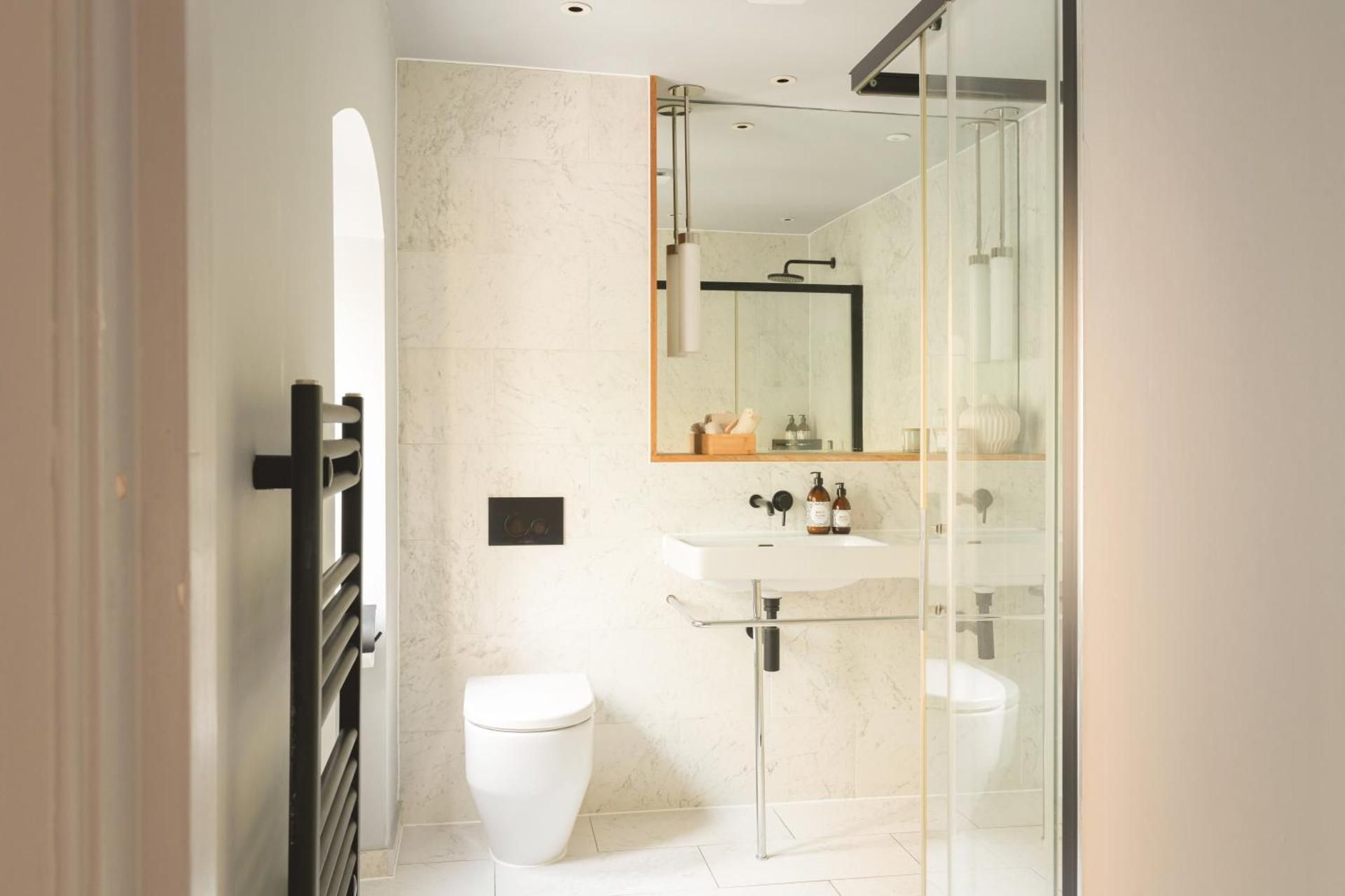 St Catherine's Hospital - Curated Property DELUXE APARTMENT 2