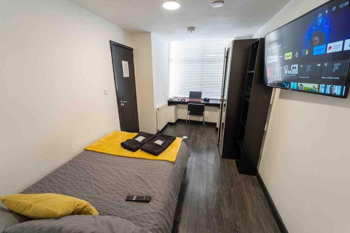 Studio-Standard-Ensuite with Shower-Studio 1