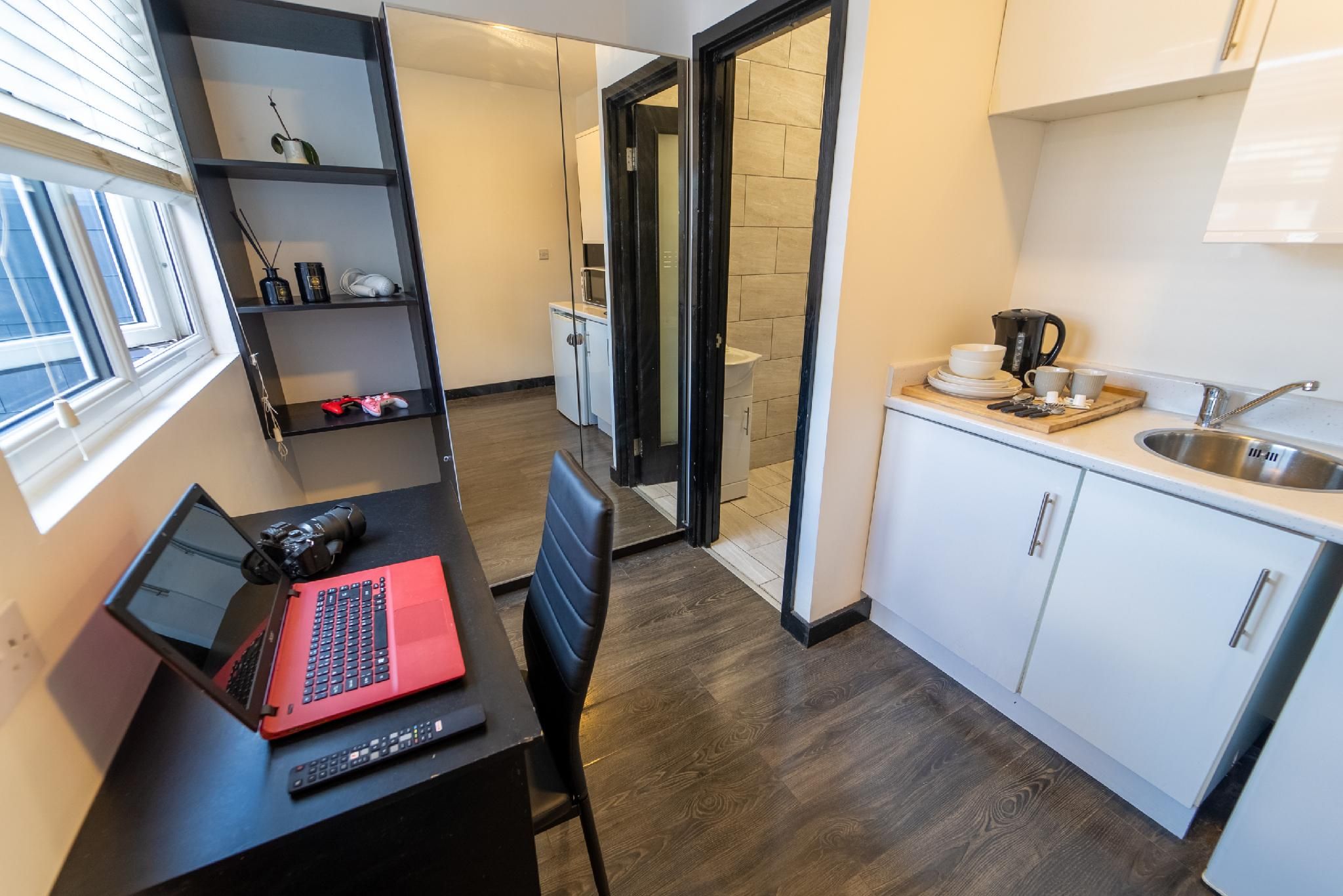 Studio-Large-Ensuite with Shower-Studio 4