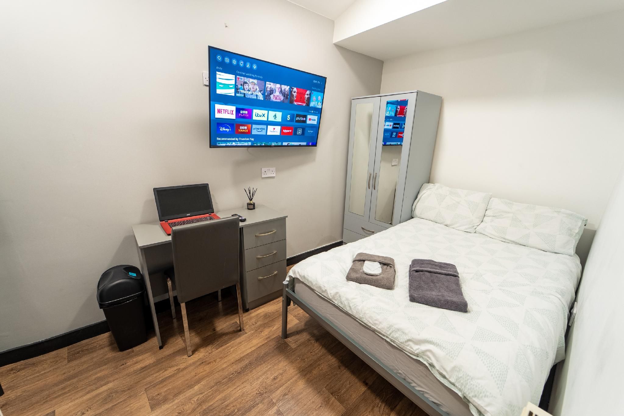 Studio-Standard-Ensuite with Shower-Studio 2