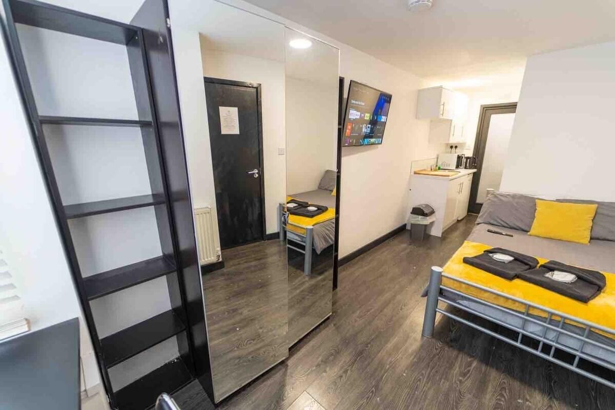 Studio-Standard-Ensuite with Shower-Studio 1