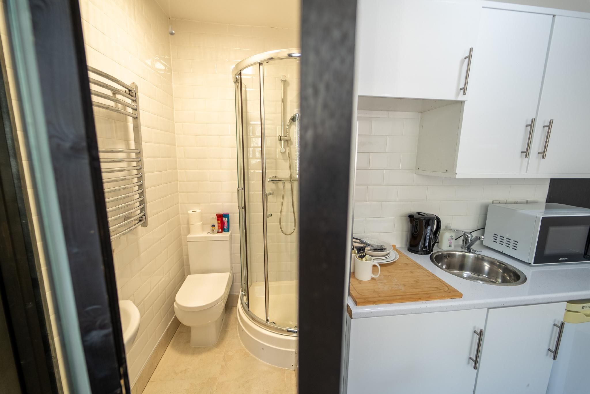 Studio-Standard-Ensuite with Shower-Studio 6