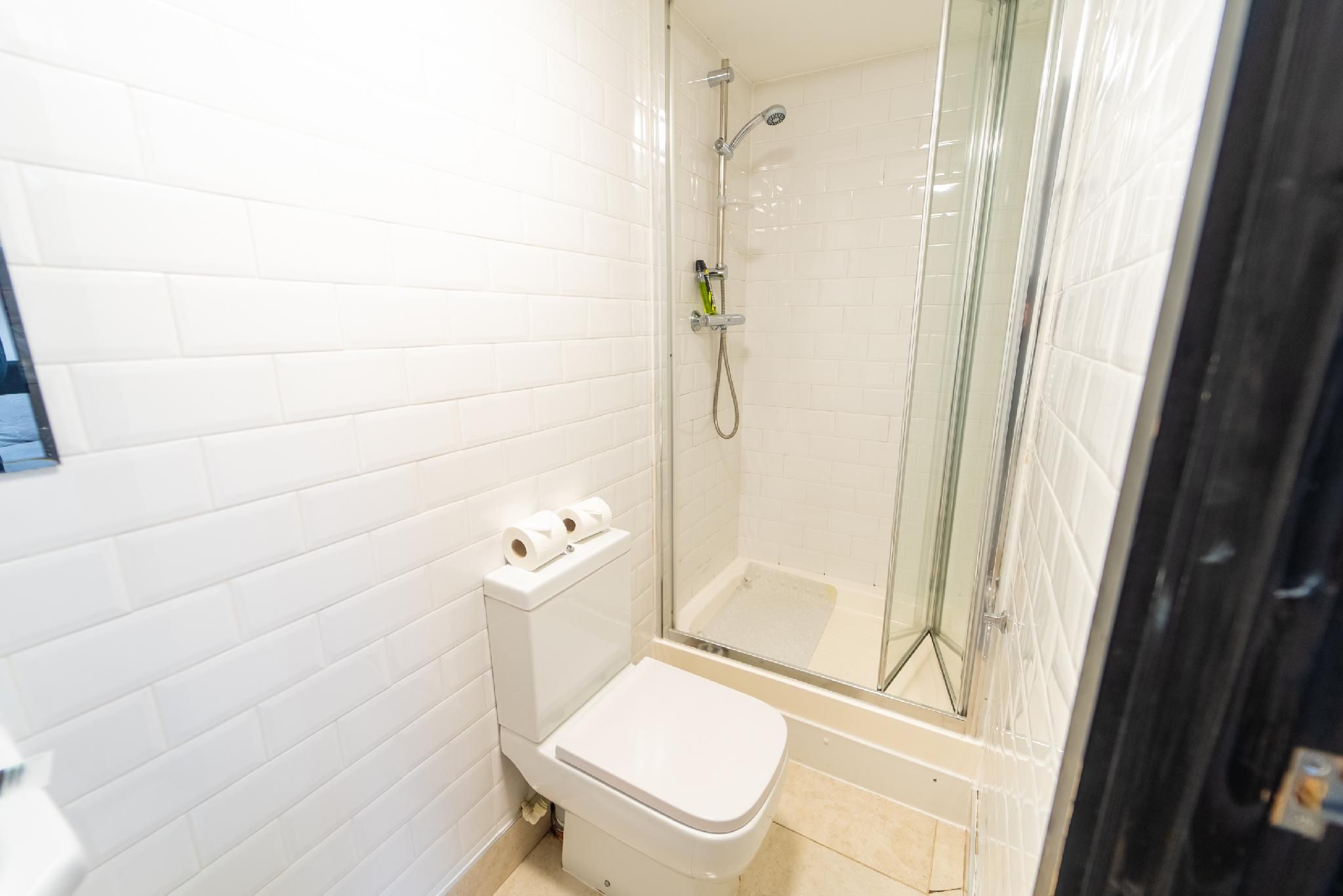 Studio-Standard-Ensuite with Shower-Studio 2