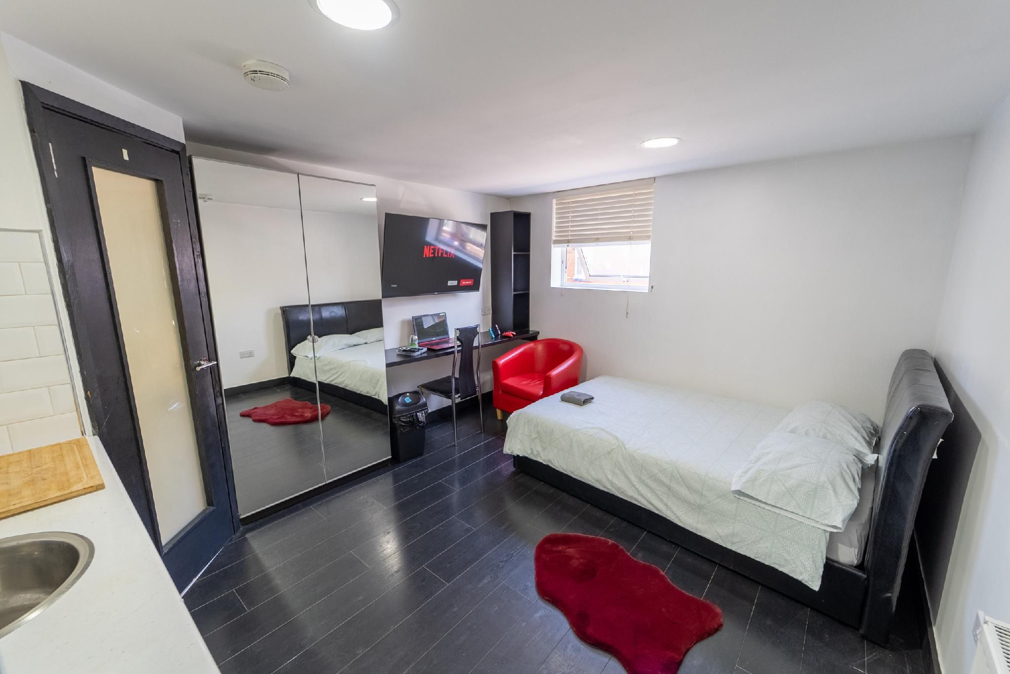 Studio-Large-Ensuite with Shower-Studio 3