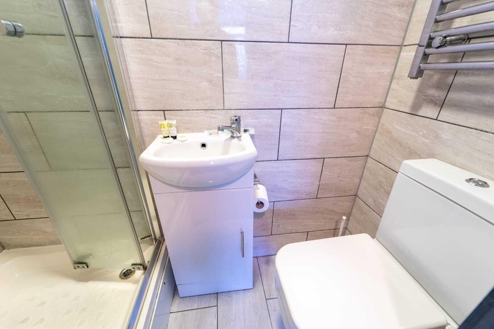 Studio-Large-Ensuite with Shower-Studio 2