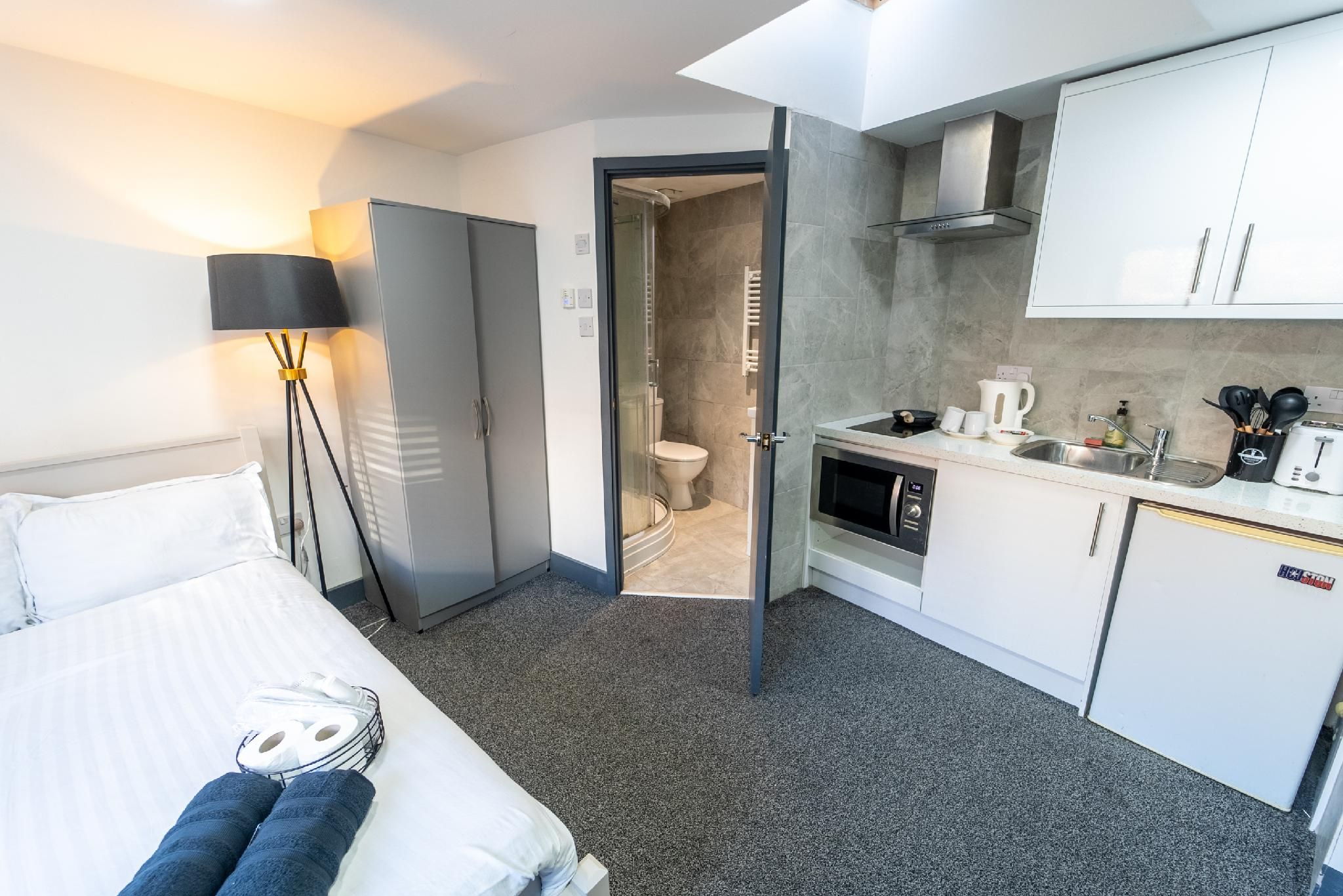 Studio-Signature-Ensuite with Shower-Studio 12