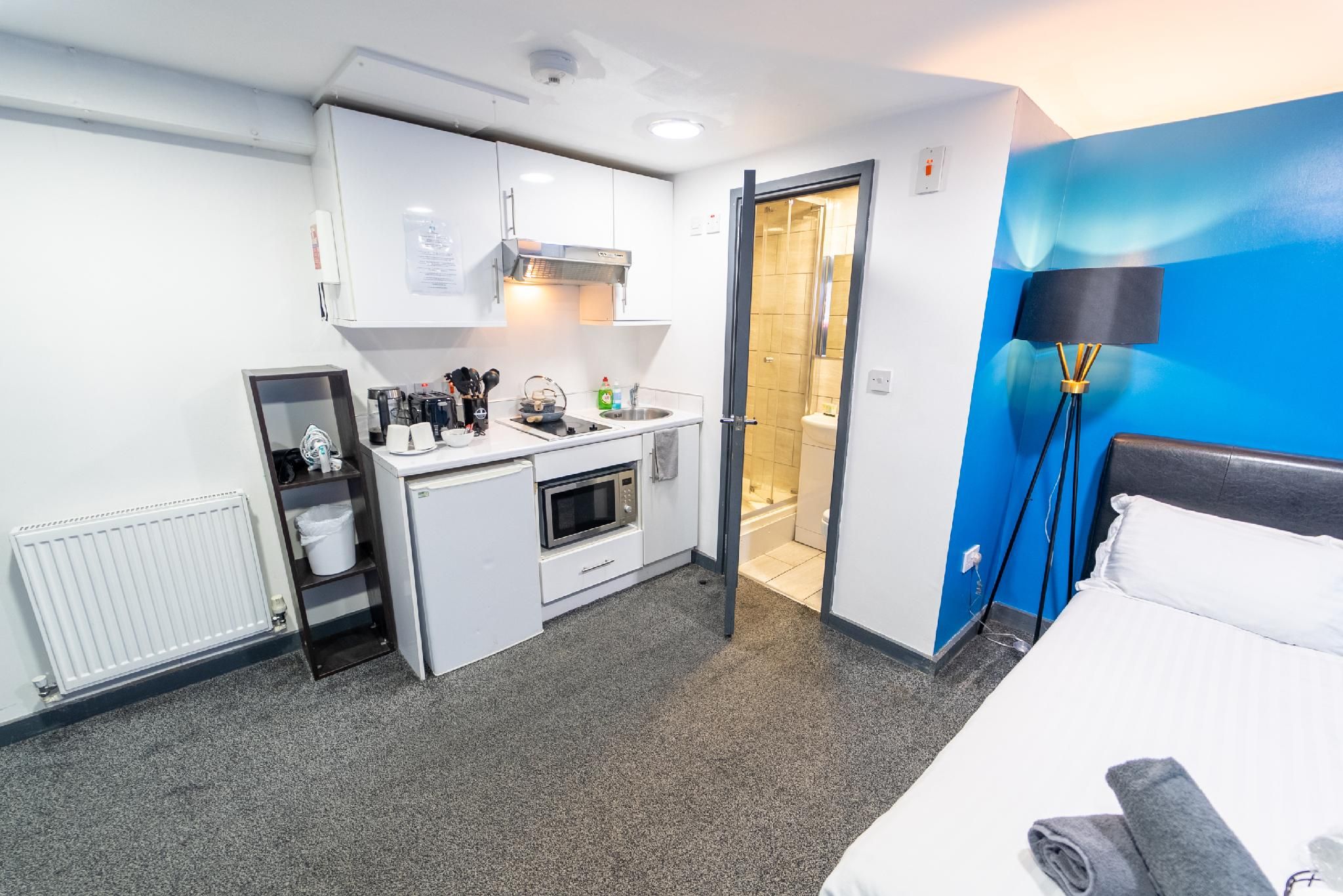 Studio-Large-Ensuite with Shower-Studio 1