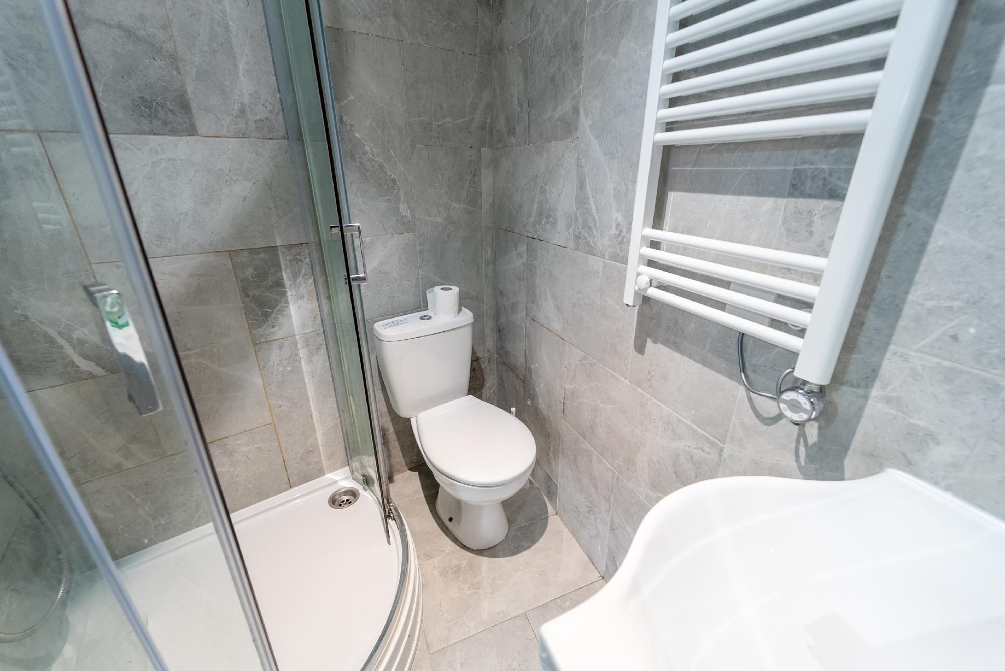 Studio-Signature-Ensuite with Shower-Studio 12