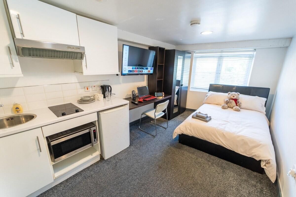 Studio-Standard-Ensuite with Shower-STUDIO 3