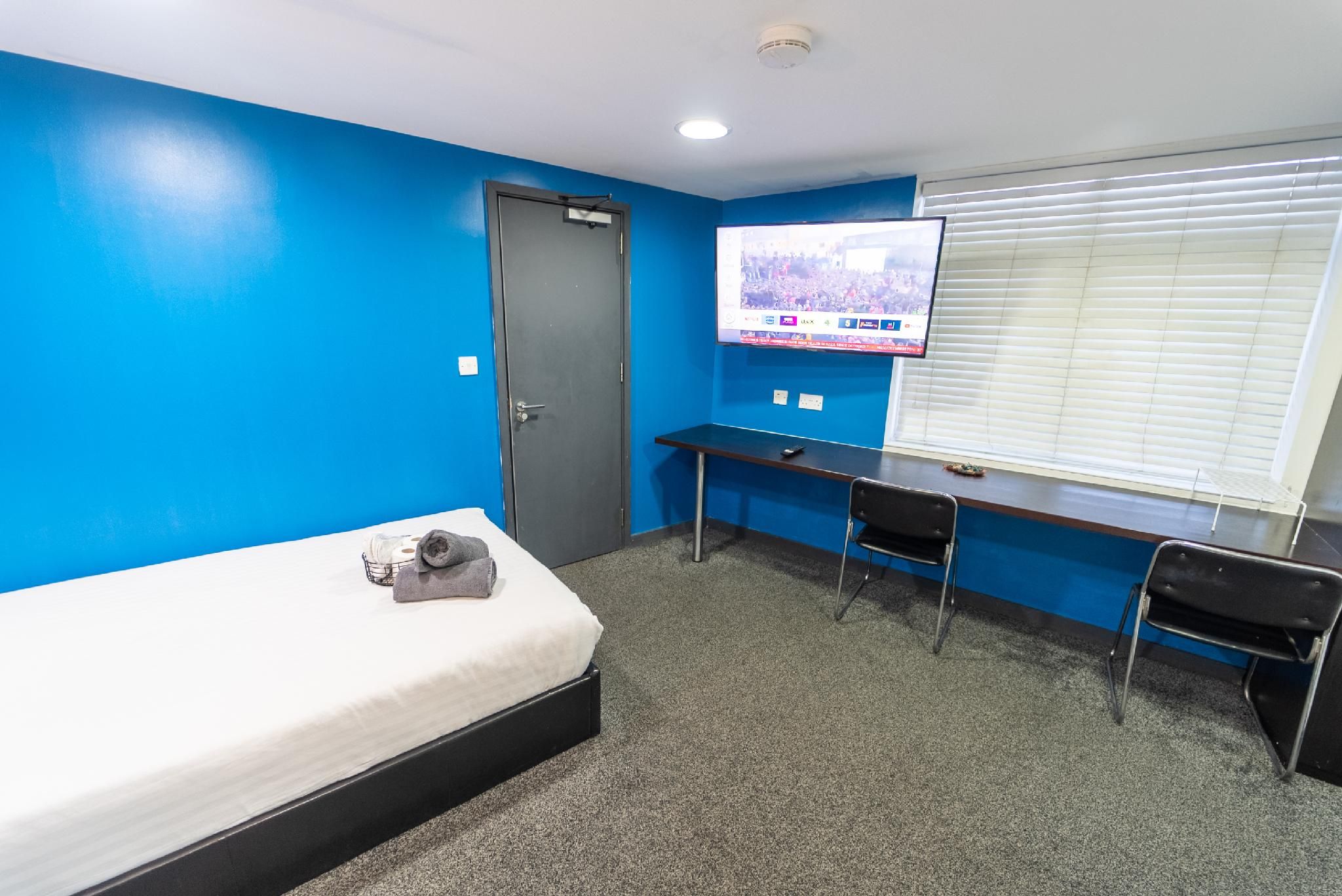 Studio-Large-Ensuite with Shower-Studio 1