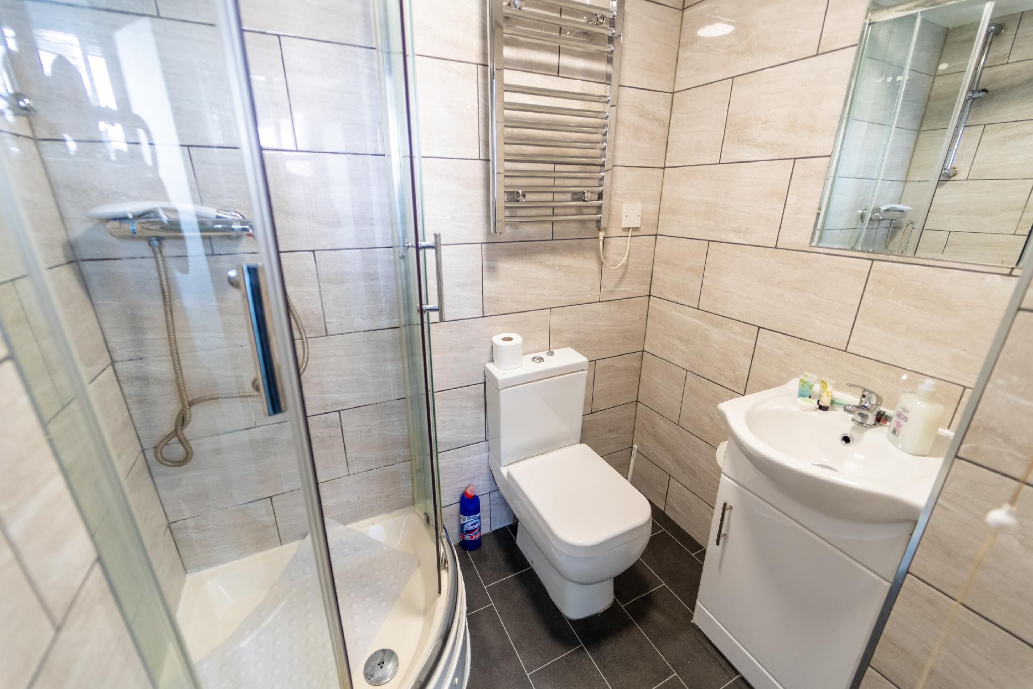 Studio-Standard-Ensuite with Shower-Studio 6