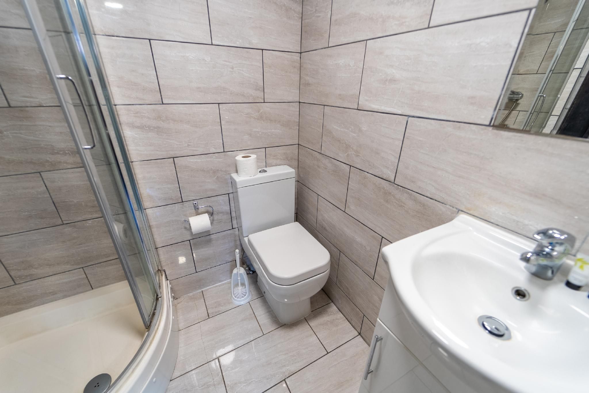 Studio-Standard-Ensuite with Shower-Studio 4