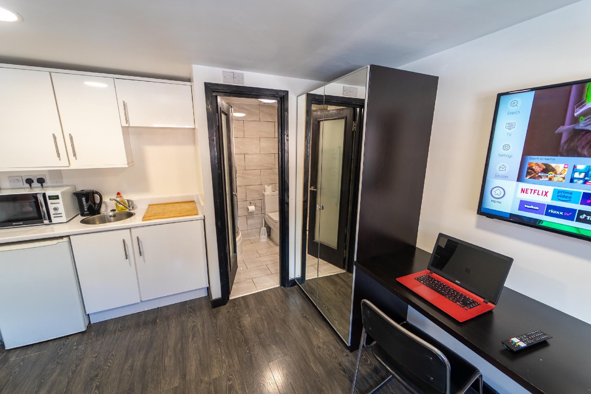 Studio-Standard-Ensuite with Shower-Studio 4