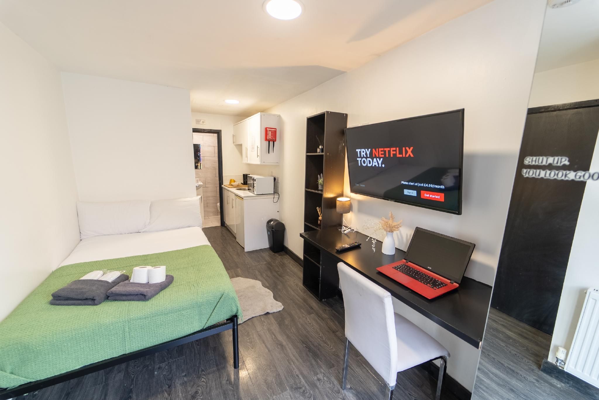 Studio-Standard-Ensuite with Shower-Studio 1