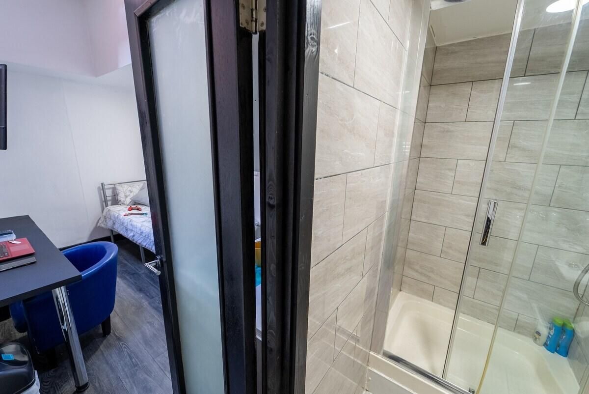 Studio-Standard-Ensuite with Shower-Studio 2