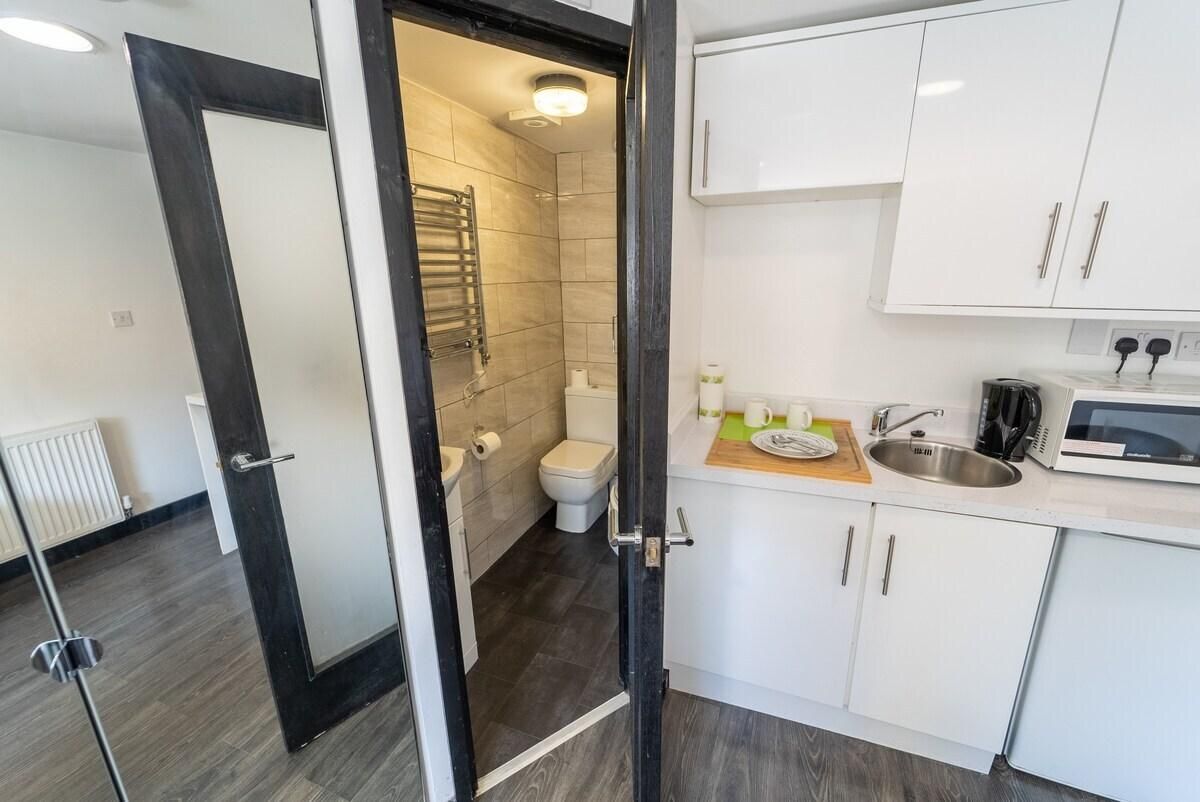 Studio-Standard-Ensuite with Shower-STUDIO 3