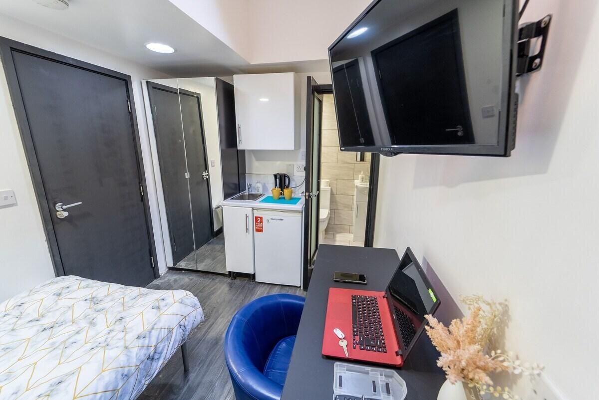 Studio-Standard-Ensuite with Shower-Studio 2