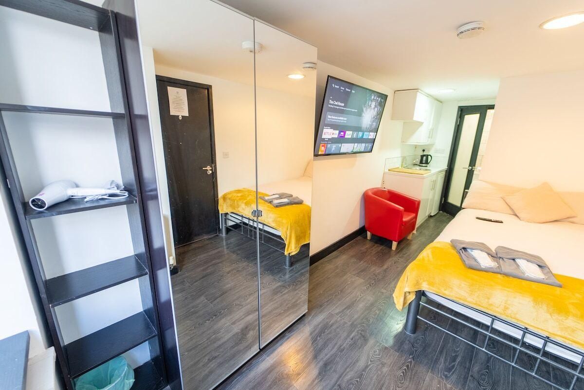 Studio-Standard-Ensuite with Shower-Studio 1