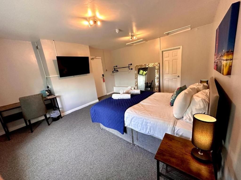 Standard Single Room- Shared Bathroom