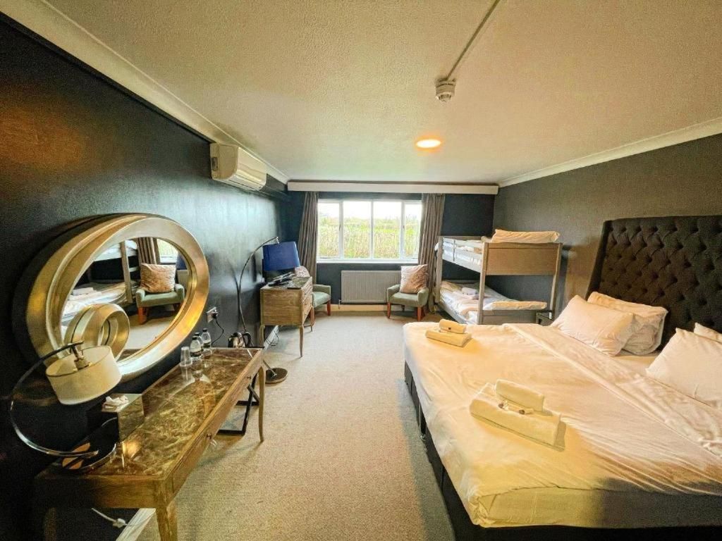 Deluxe Family Room