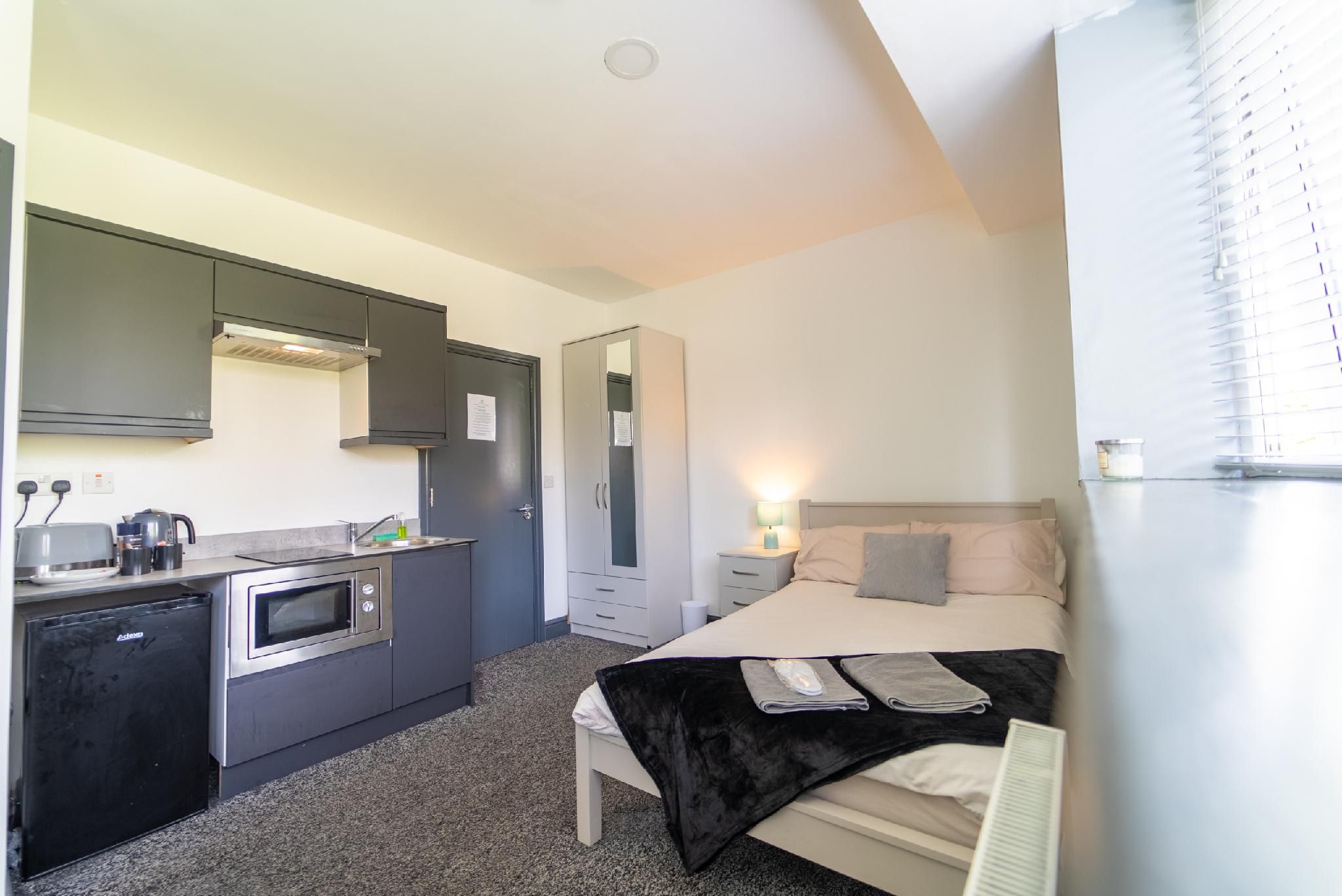 Studio-Standard-Ensuite with Shower-Studio 8