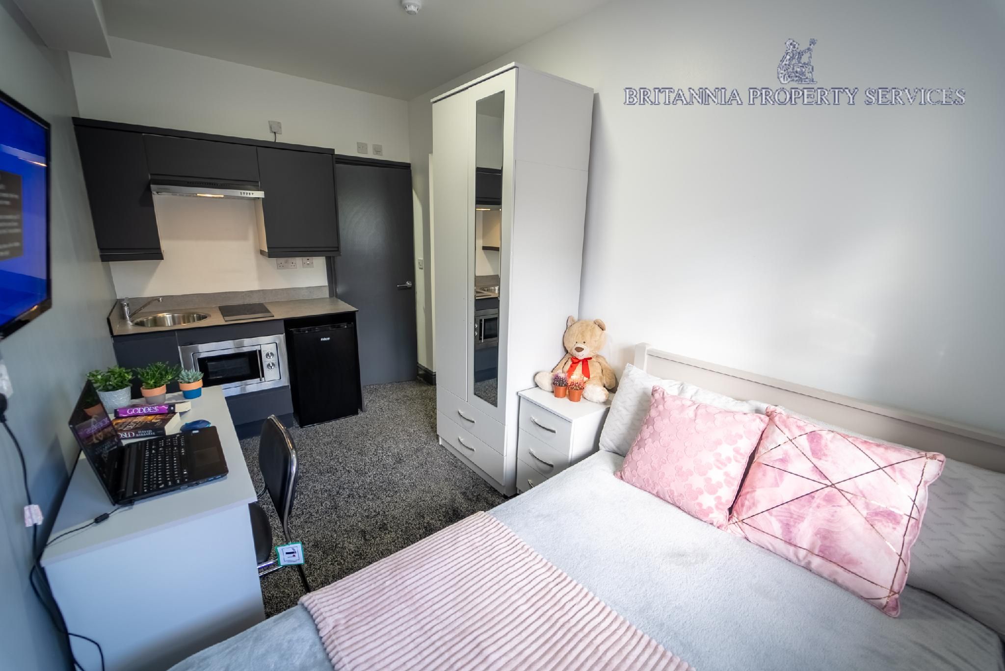 Studio-Standard-Ensuite with Shower-Studio 7