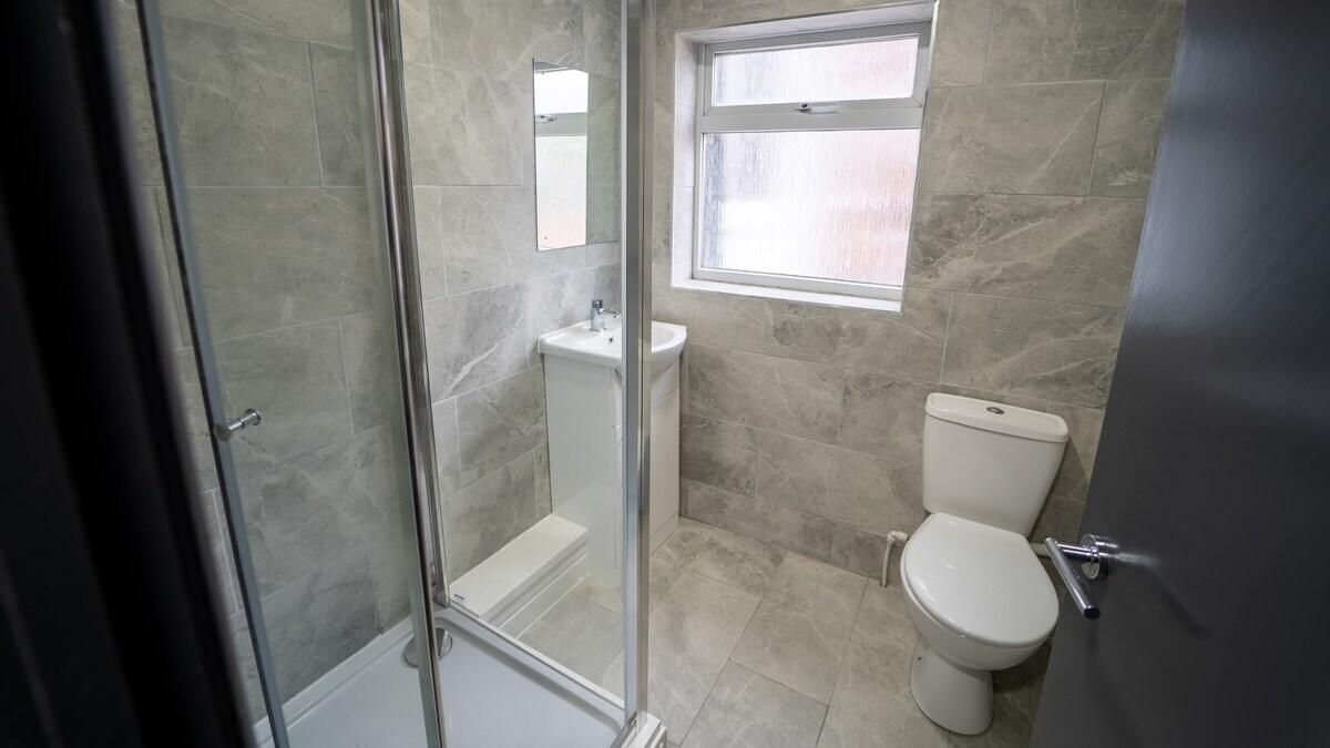 Studio-Standard-Ensuite with Shower-Studio 5