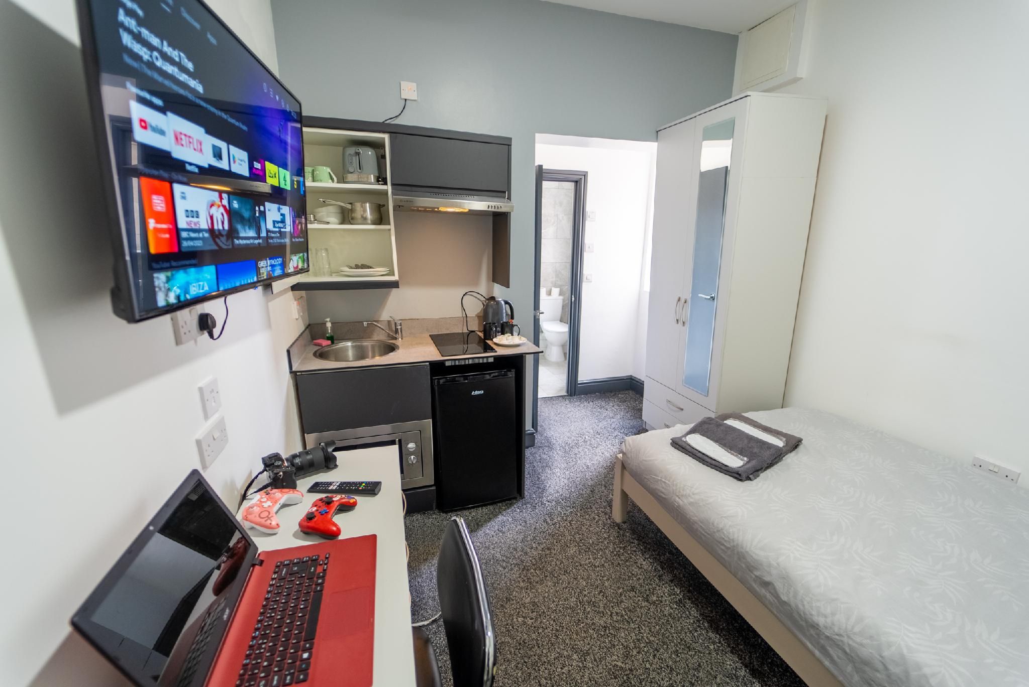 Studio-Standard-Ensuite with Shower-STUDIO 3