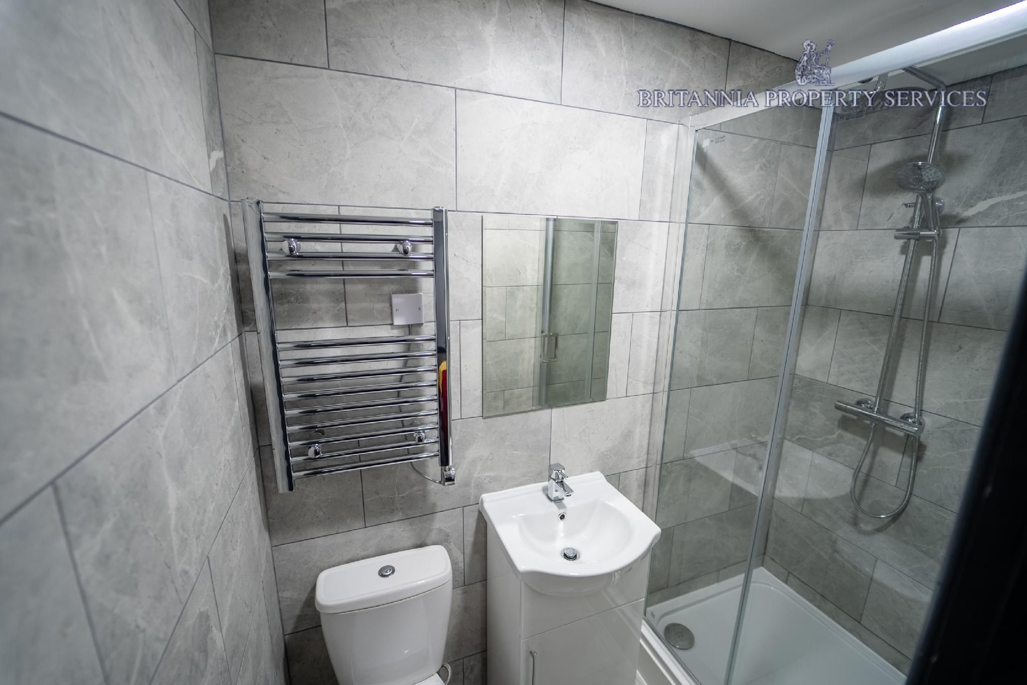 Studio-Standard-Ensuite with Shower-Studio 4