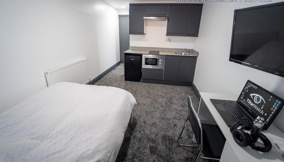 Studio-Standard-Ensuite with Shower-Studio 5