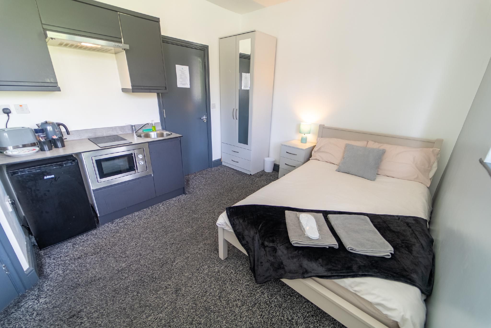 Studio-Standard-Ensuite with Shower-Studio 8
