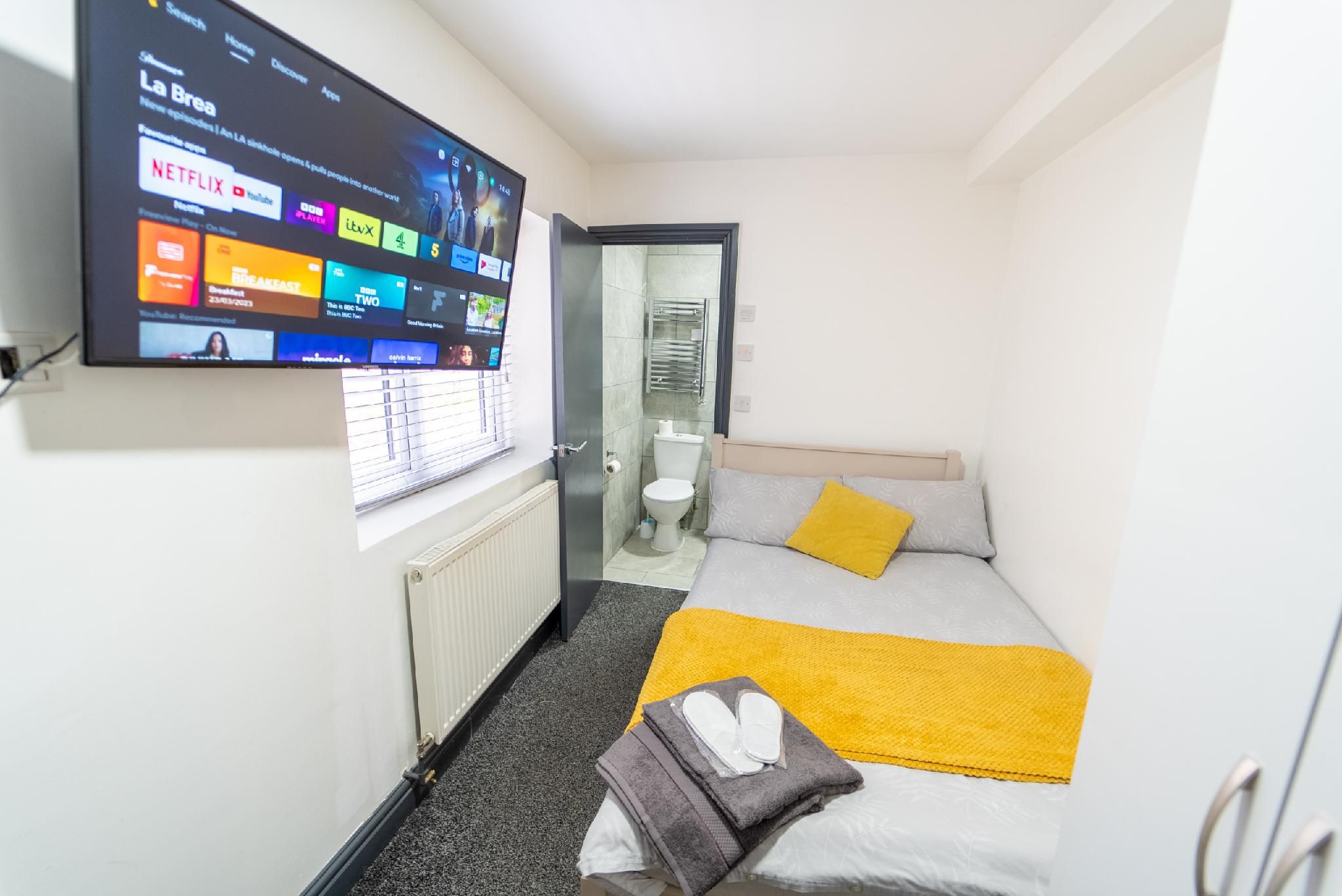 Studio-Standard-Ensuite with Shower-Studio 4