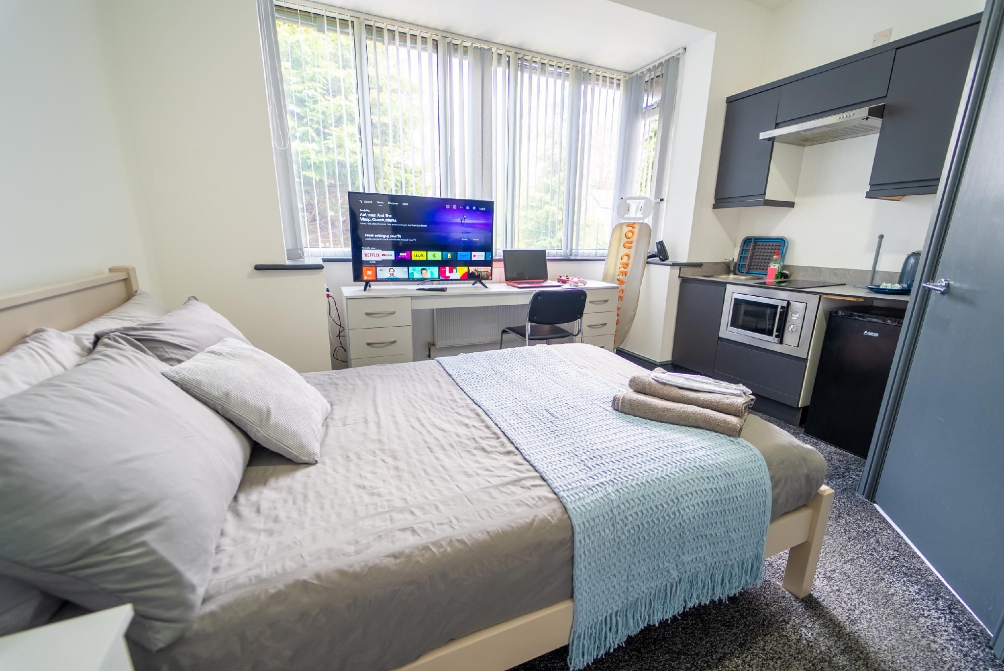 Studio-Standard-Ensuite with Shower-Studio 1
