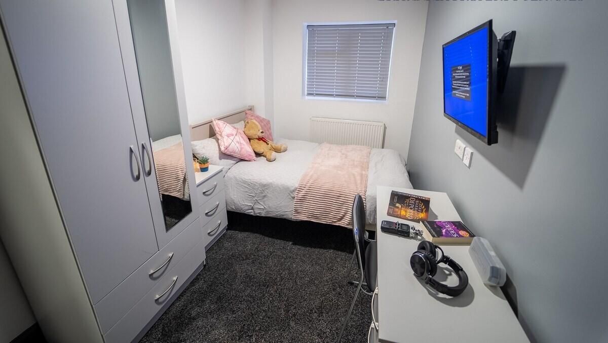 Studio-Standard-Ensuite with Shower-Studio 2