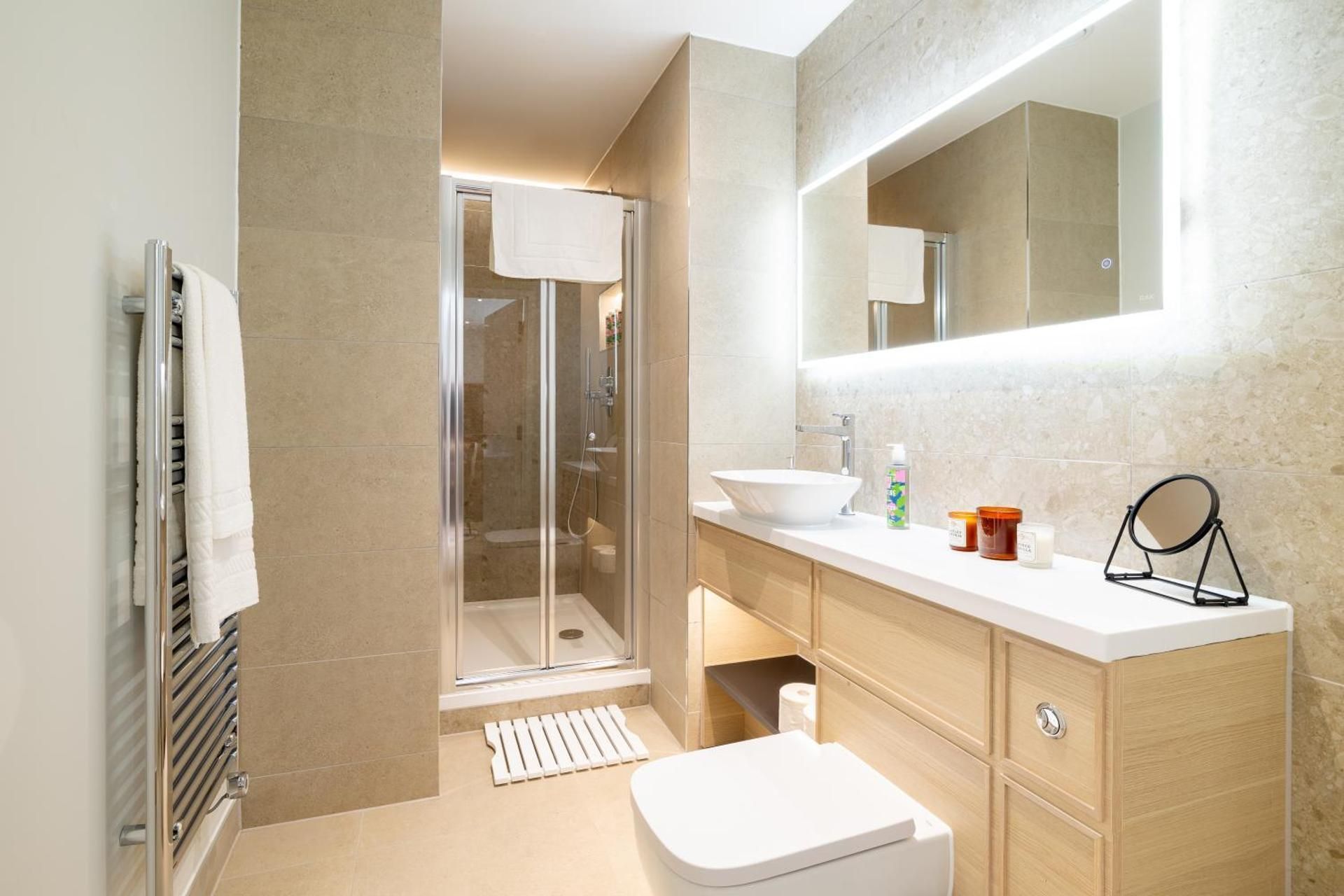 Superior One-Bedroom Apartment