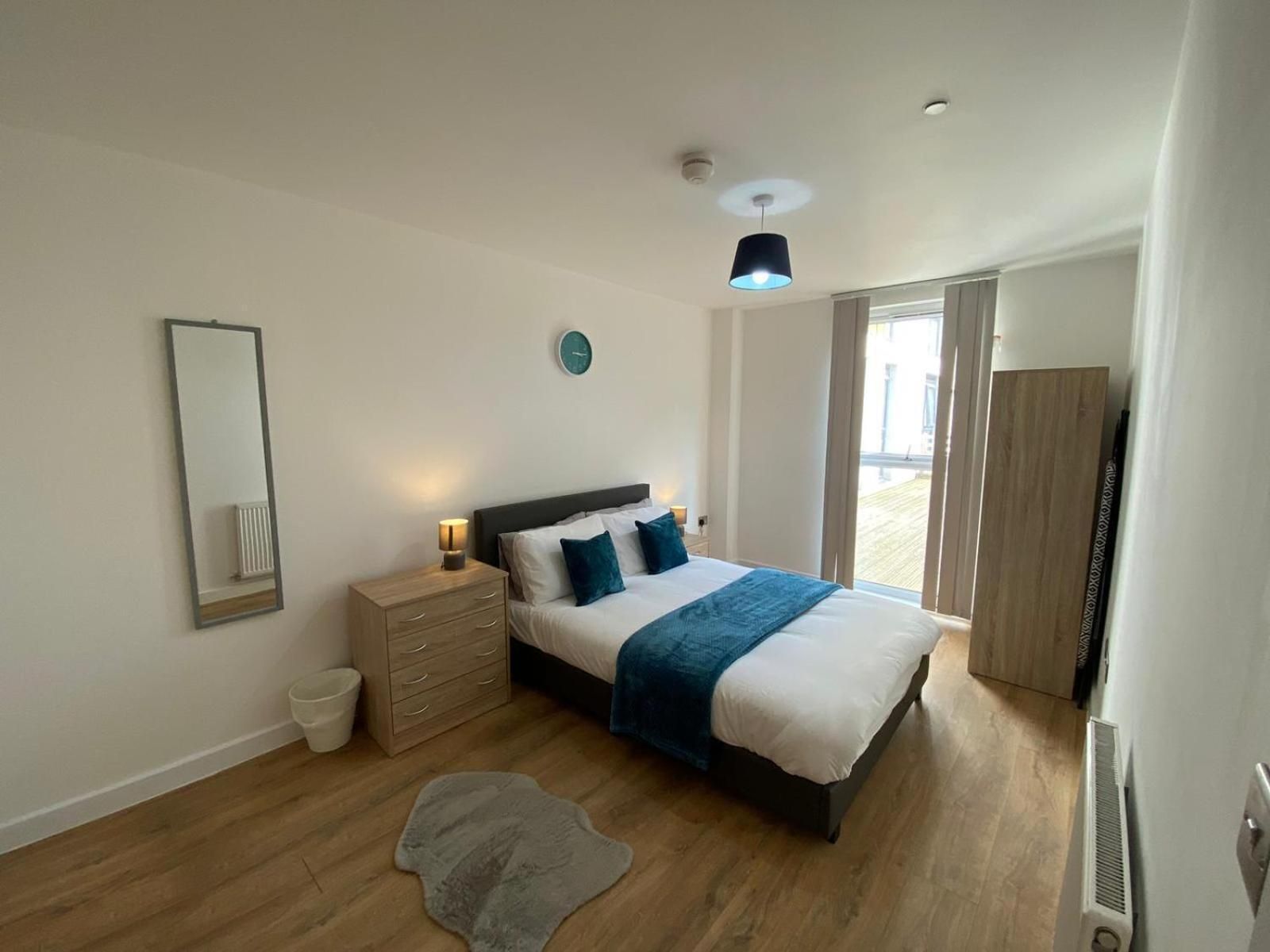 Two-Bedroom Deluxe Apartment with Balcony